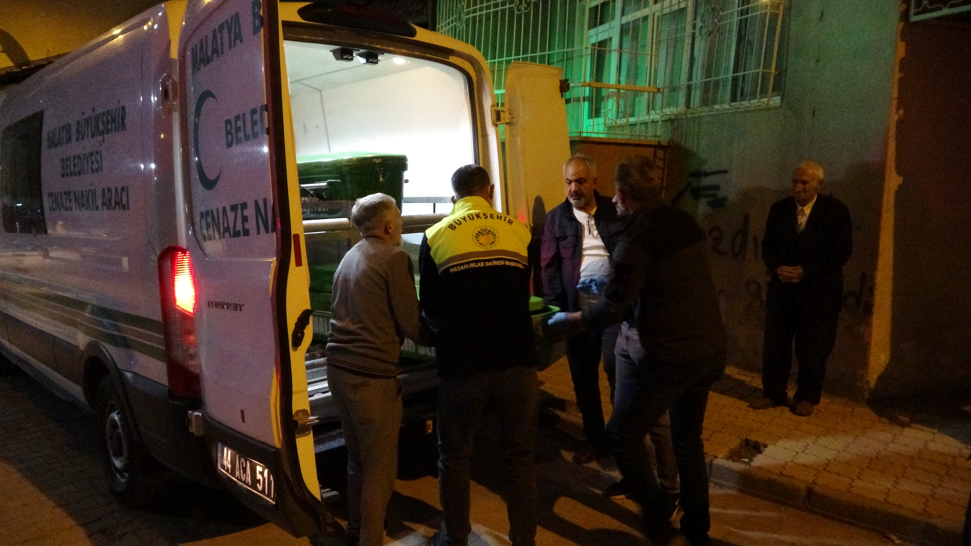 Endişeyle Gittiler, Acı Haberle Yıkıldılar Kendisinden Haber Alınamayan Adam Evinde Ölü Bulundu (5)