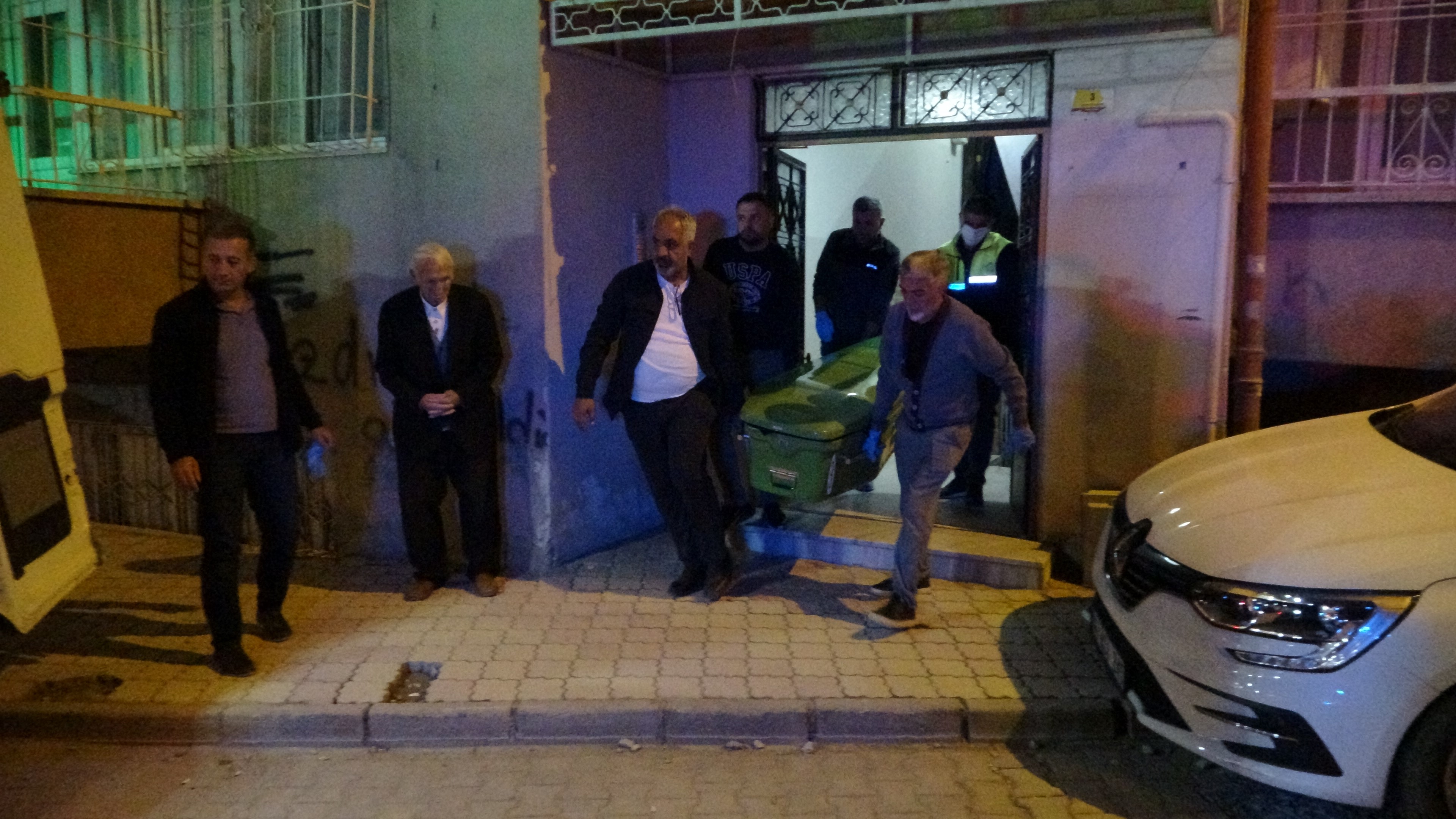 Endişeyle Gittiler, Acı Haberle Yıkıldılar Kendisinden Haber Alınamayan Adam Evinde Ölü Bulundu (6)