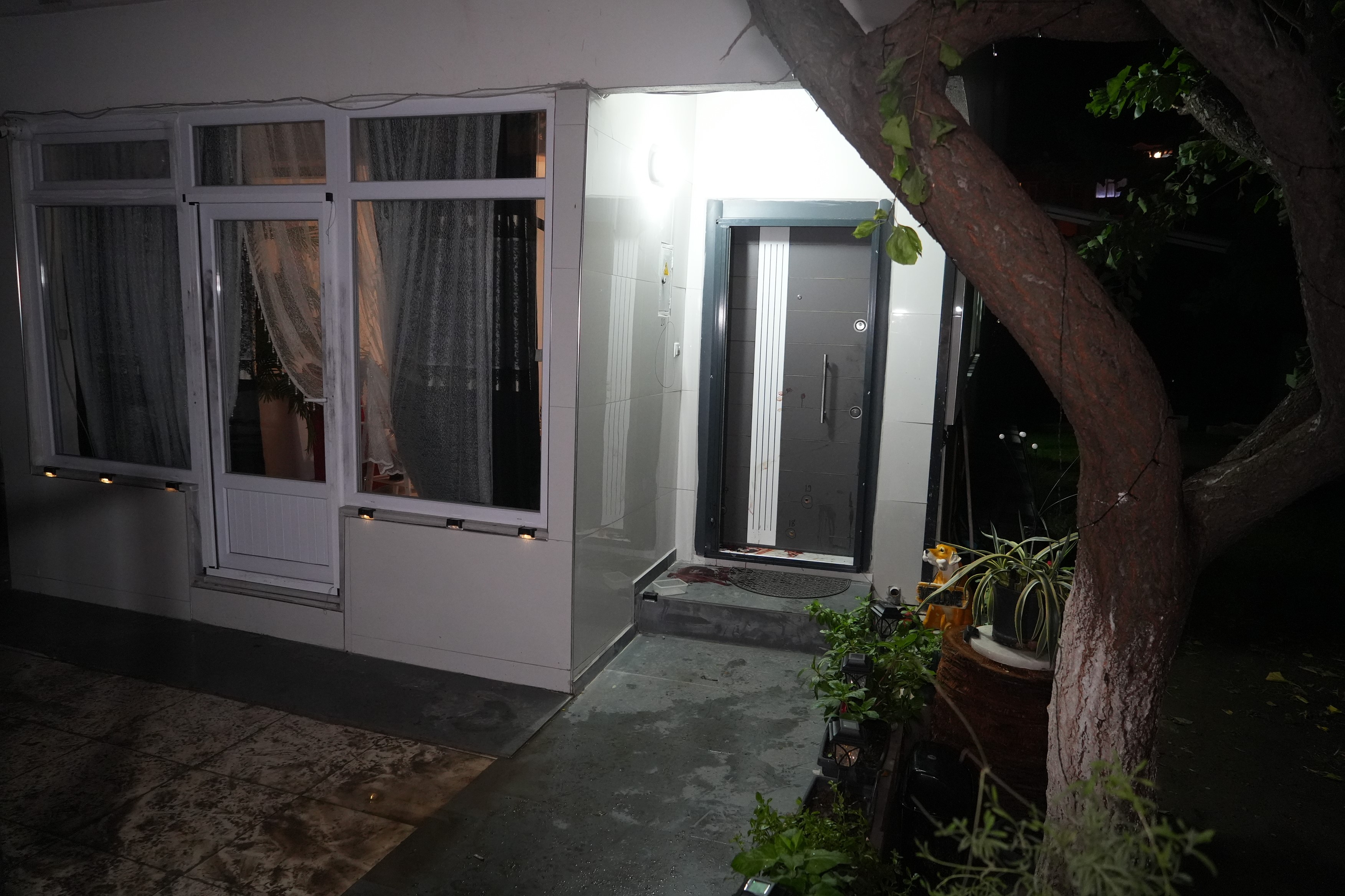 Evde Kanlı Cinayet! Silahla Öldürülmüş Erkek Cesedi Bulundu (3)