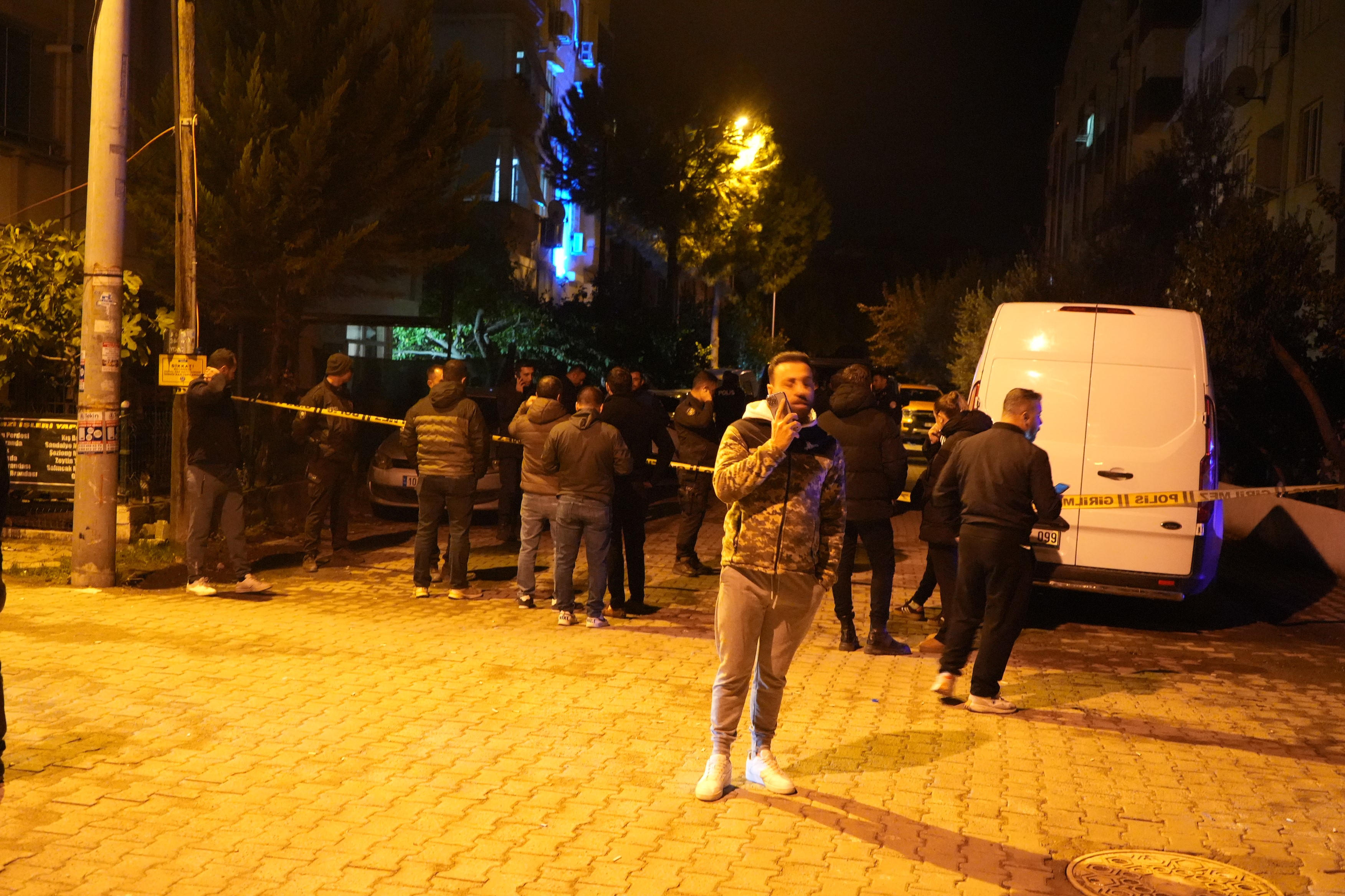 Evde Kanlı Cinayet! Silahla Öldürülmüş Erkek Cesedi Bulundu (6)