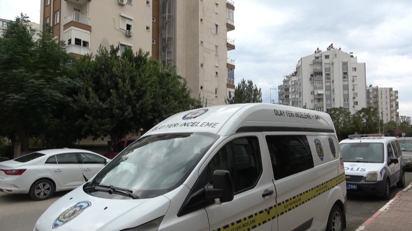 Evden Gelen Sessizlik Korkunç Gerçeği Ortaya Çıkardı! Annesiyle Yaşadığı Evde Ölü Bulundu (4)