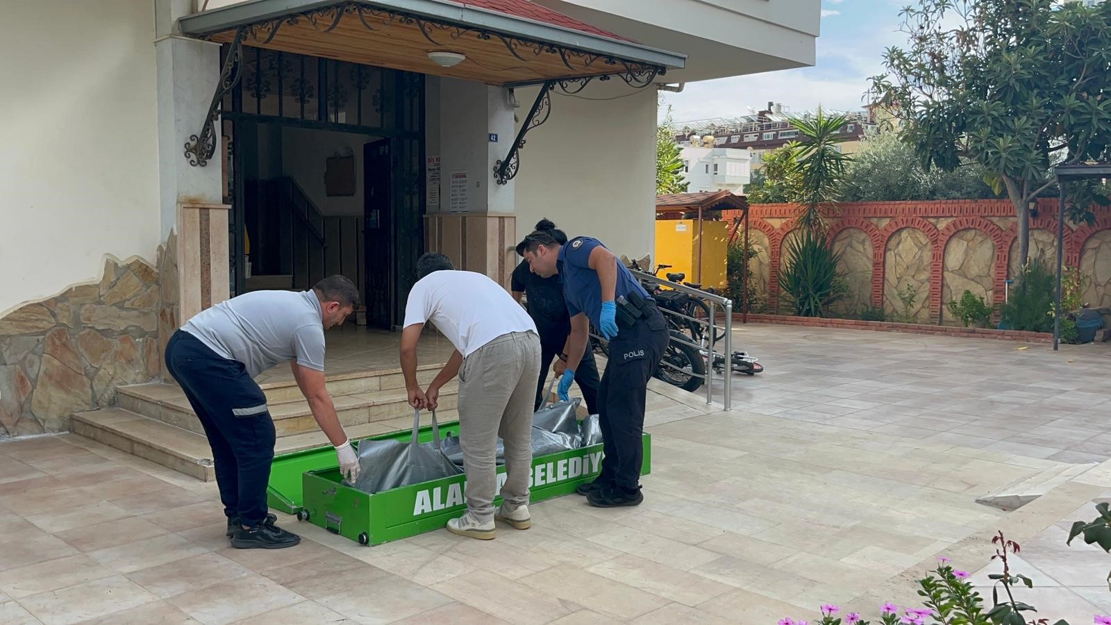 Evinden Günlerce Ses Gelmeyince Komşuları Ihbar Etti Yaşlı Adam Ölü Bulundu (6)