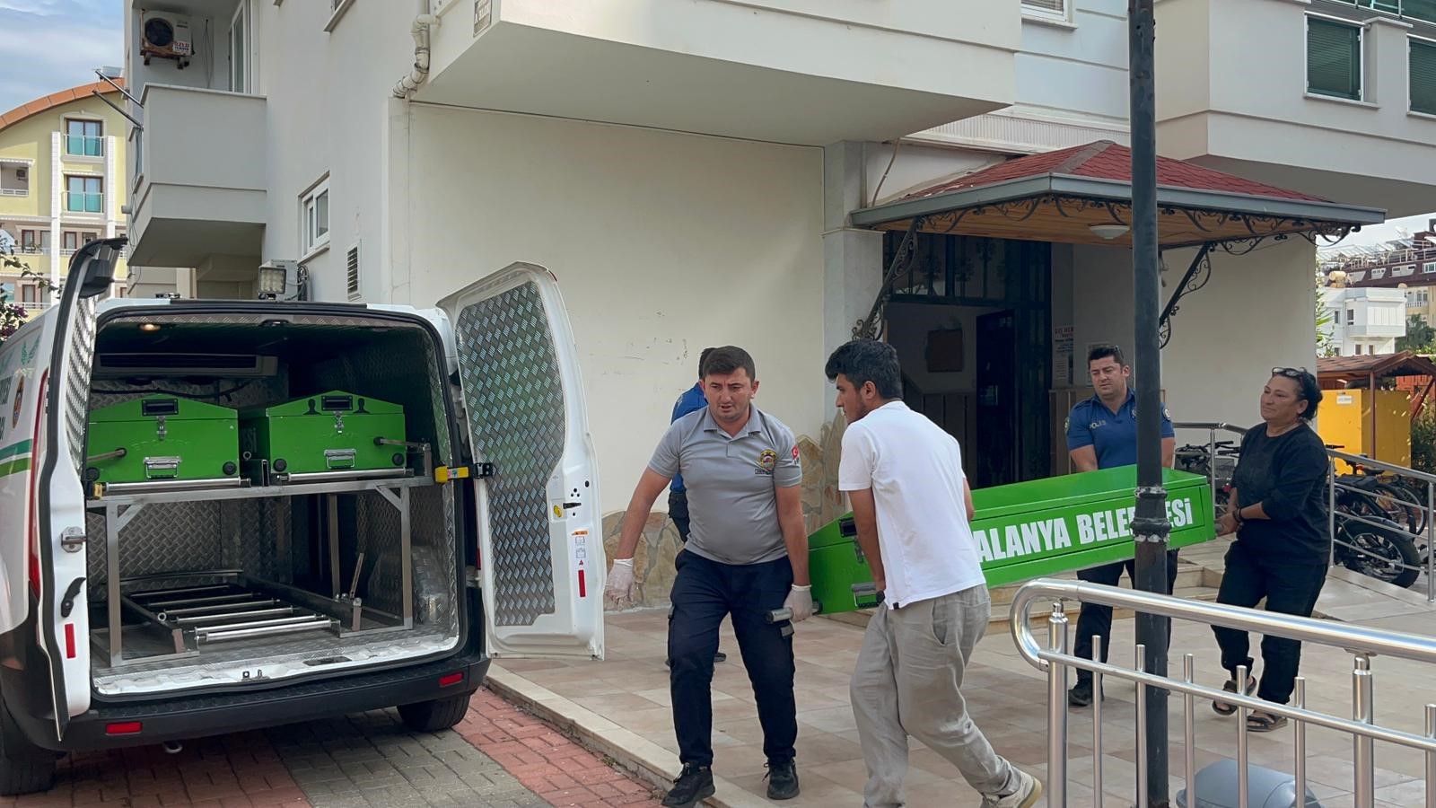 Evinden Günlerce Ses Gelmeyince Komşuları Ihbar Etti Yaşlı Adam Ölü Bulundu (8)