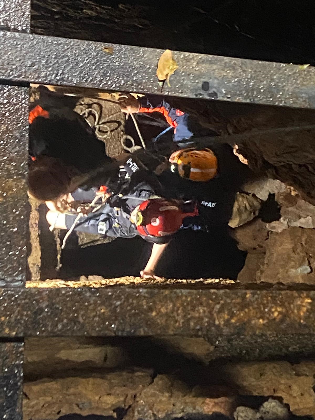 Falezlerde Korku Dolu Anlar Sığındıkları Mağarada Mahsur Kalan 2 Kişi Film Gibi Operasyonla Kurtarıldı (3)