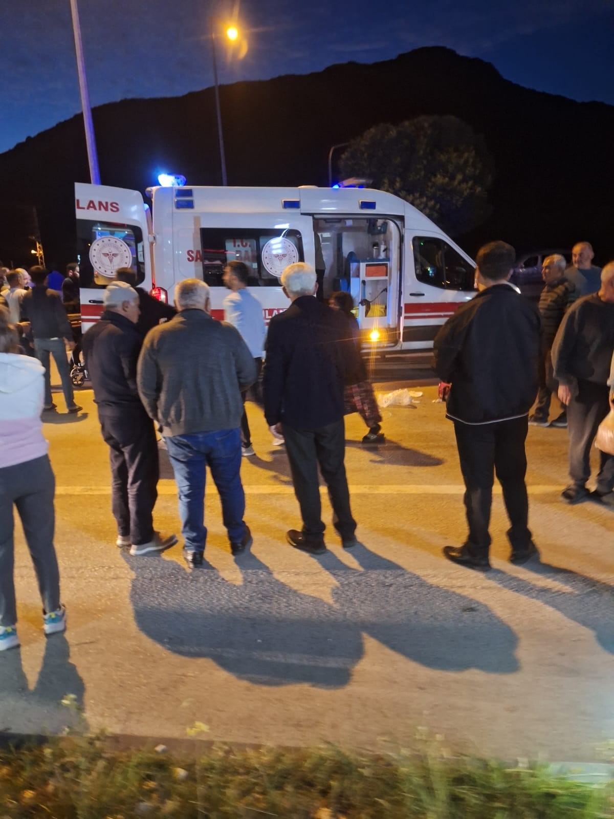 Feci Kaza Mahalleyi Yasa Boğdu İhtiyaç Sahiplerine Destek Olan Gardiyan Emeklisi, Trafiğin Kurbanı Oldu (2)