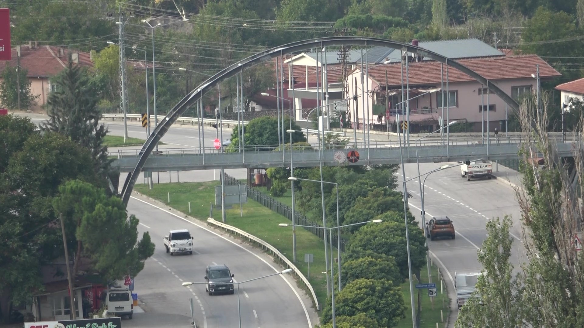 Feci Kaza Mahalleyi Yasa Boğdu İhtiyaç Sahiplerine Destek Olan Gardiyan Emeklisi, Trafiğin Kurbanı Oldu (7)
