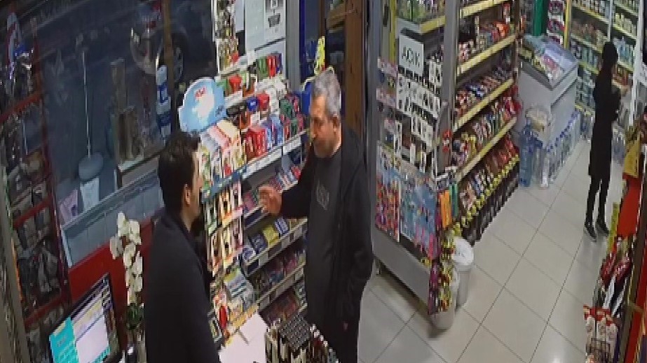 Feci Kaza Mahalleyi Yasa Boğdu İhtiyaç Sahiplerine Destek Olan Gardiyan Emeklisi, Trafiğin Kurbanı Oldu (8)