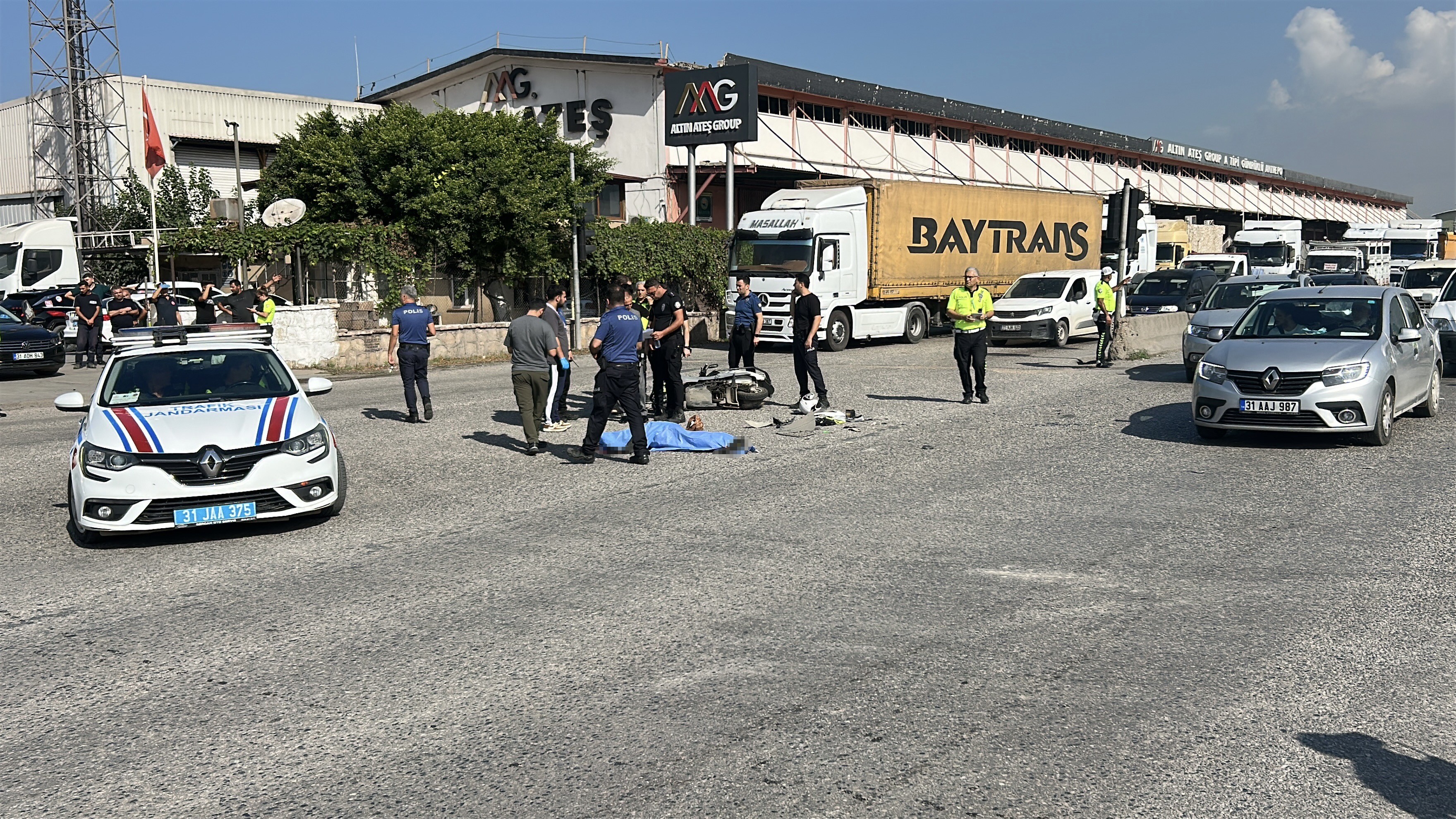 Feci Kaza Motosiklet Tıra Çarptı, Sürücü Öldü (5)