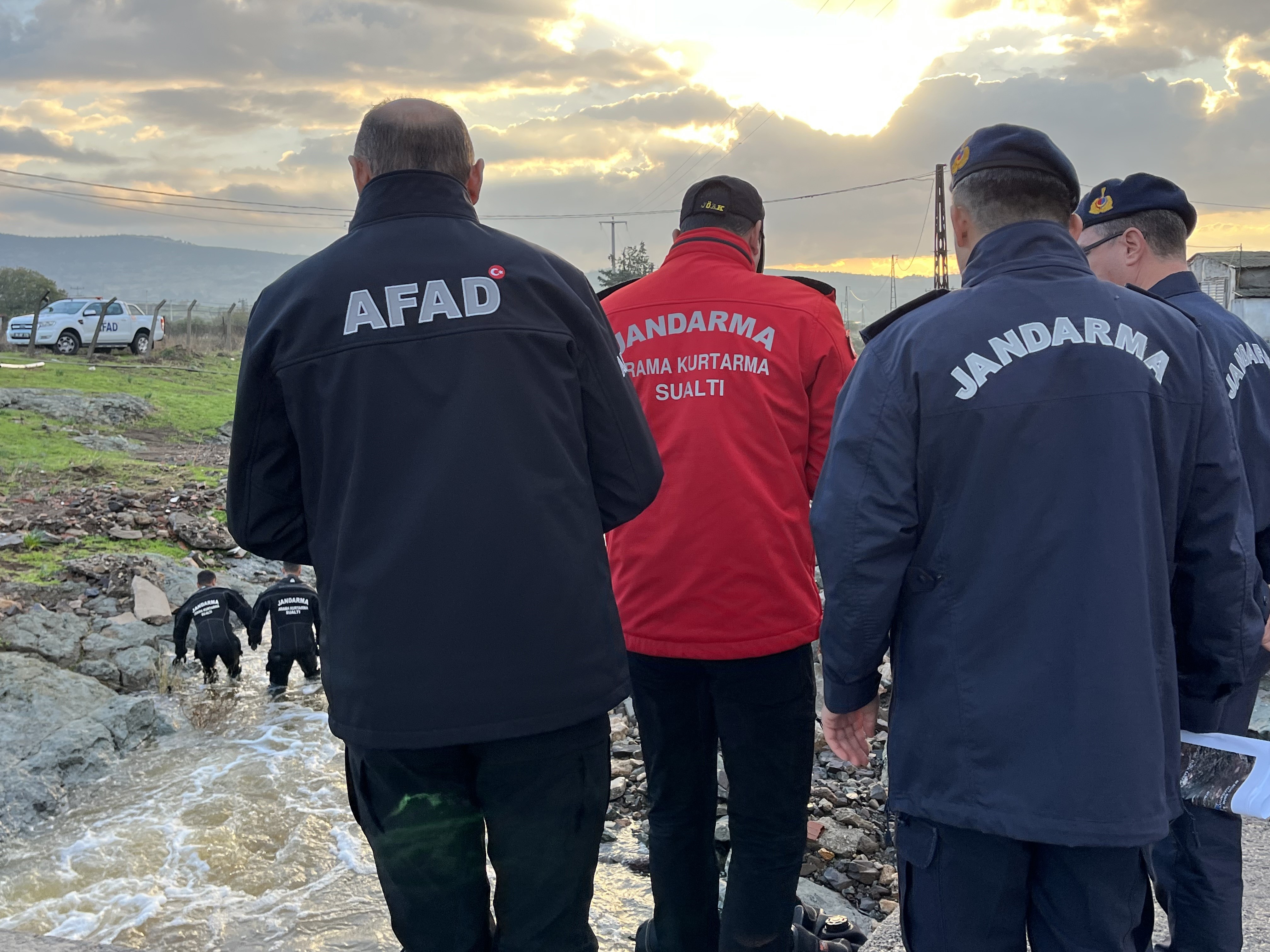 Foça’da Sel Felaketi Kızıyla Telefonda Görüşürken Sel Sularına Kapılan Yaşlı Adam Için Seferberlik (10)