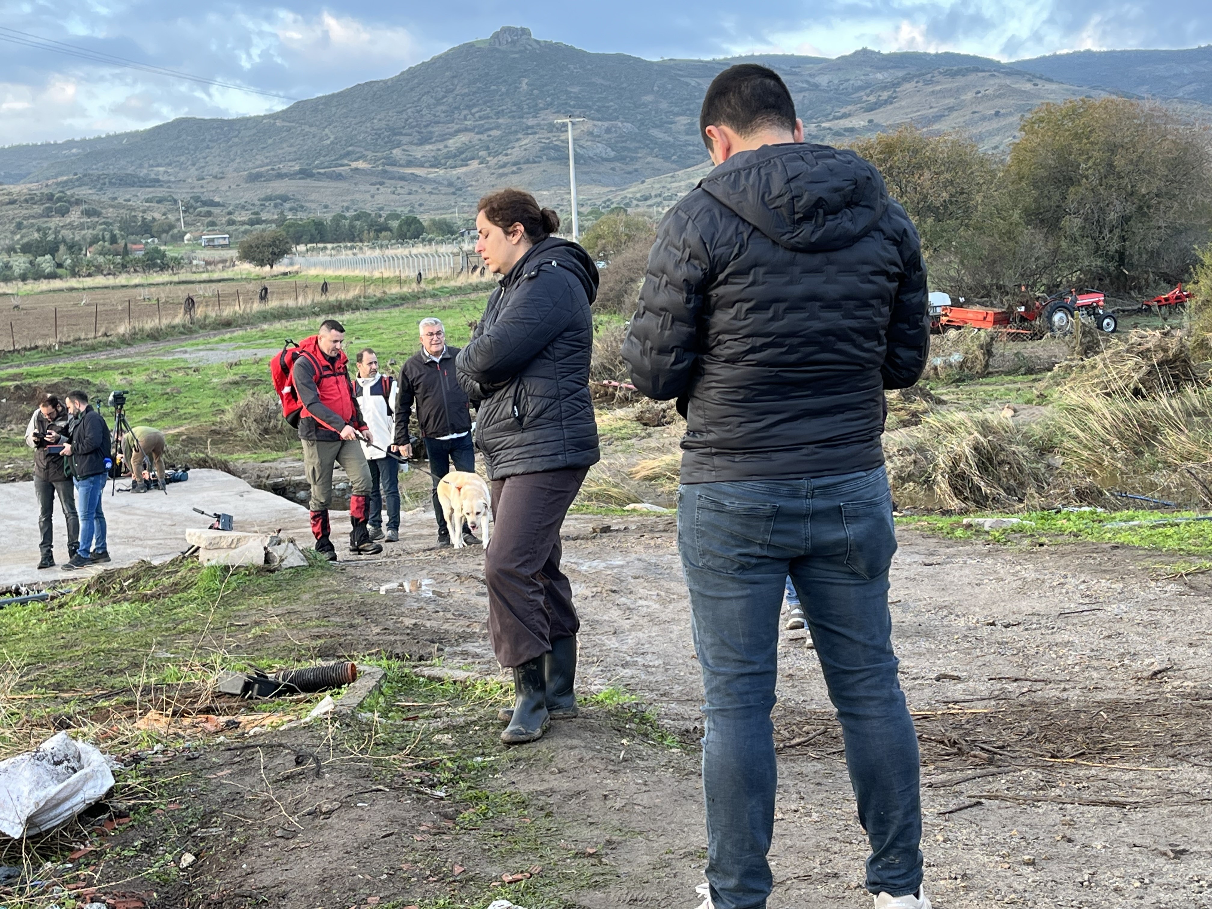 Foça’da Sel Felaketi Kızıyla Telefonda Görüşürken Sel Sularına Kapılan Yaşlı Adam Için Seferberlik (3)
