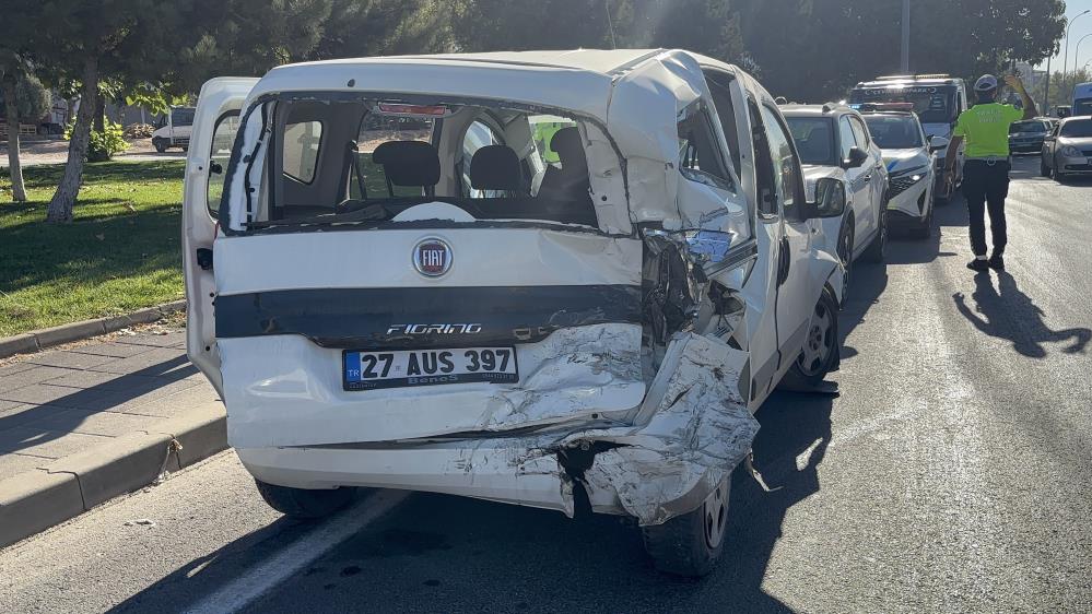 Gaziantepte Zincirleme Trafik Kazasi 7 Yarali (3)