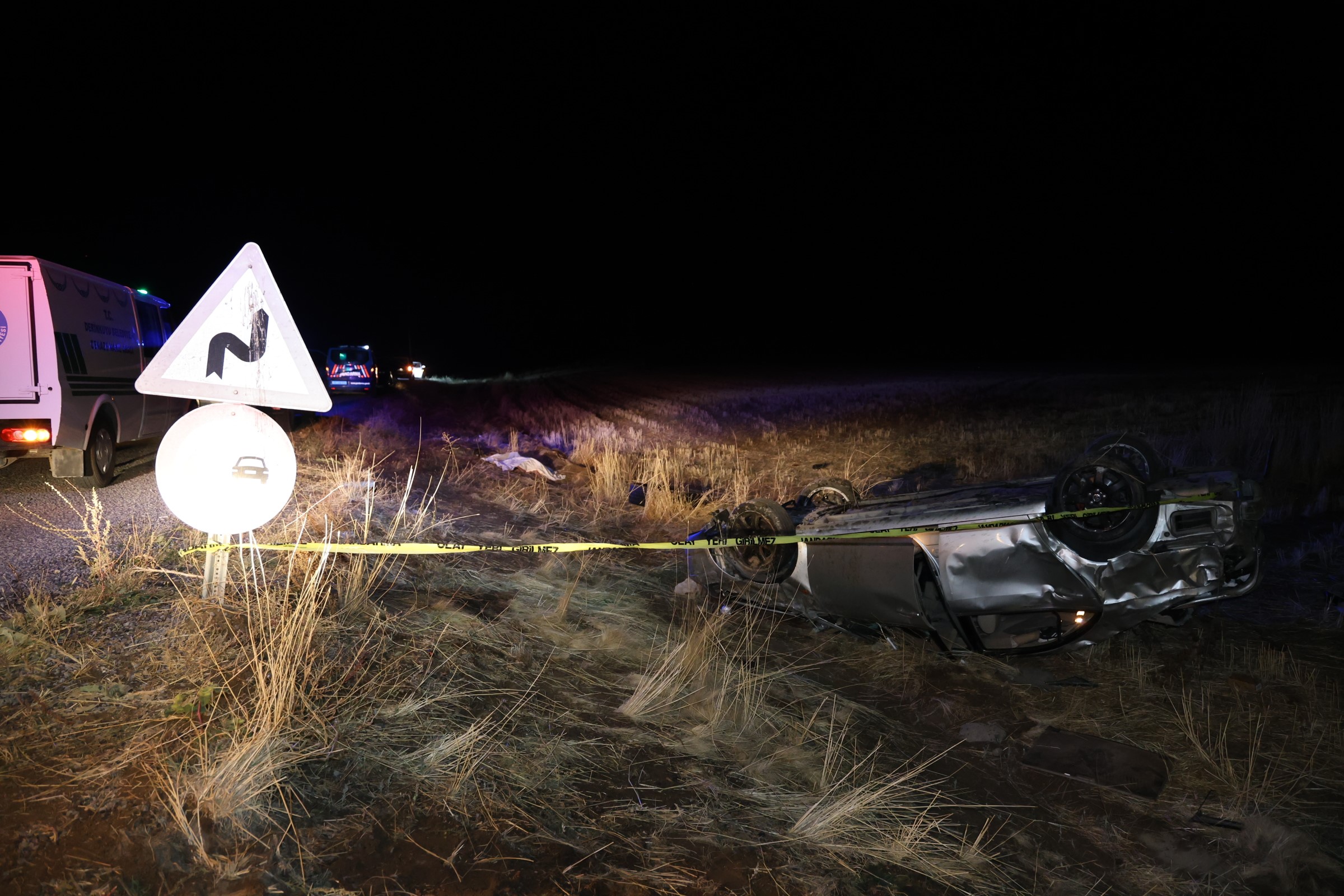 Gece Yarısı Feci Kaza Araç Tarlaya Uçtu, 2 Ölü (3)