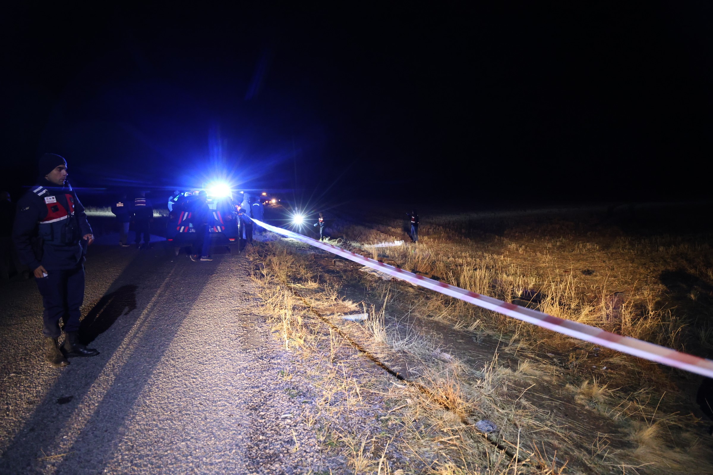 Gece Yarısı Feci Kaza Araç Tarlaya Uçtu, 2 Ölü (4)