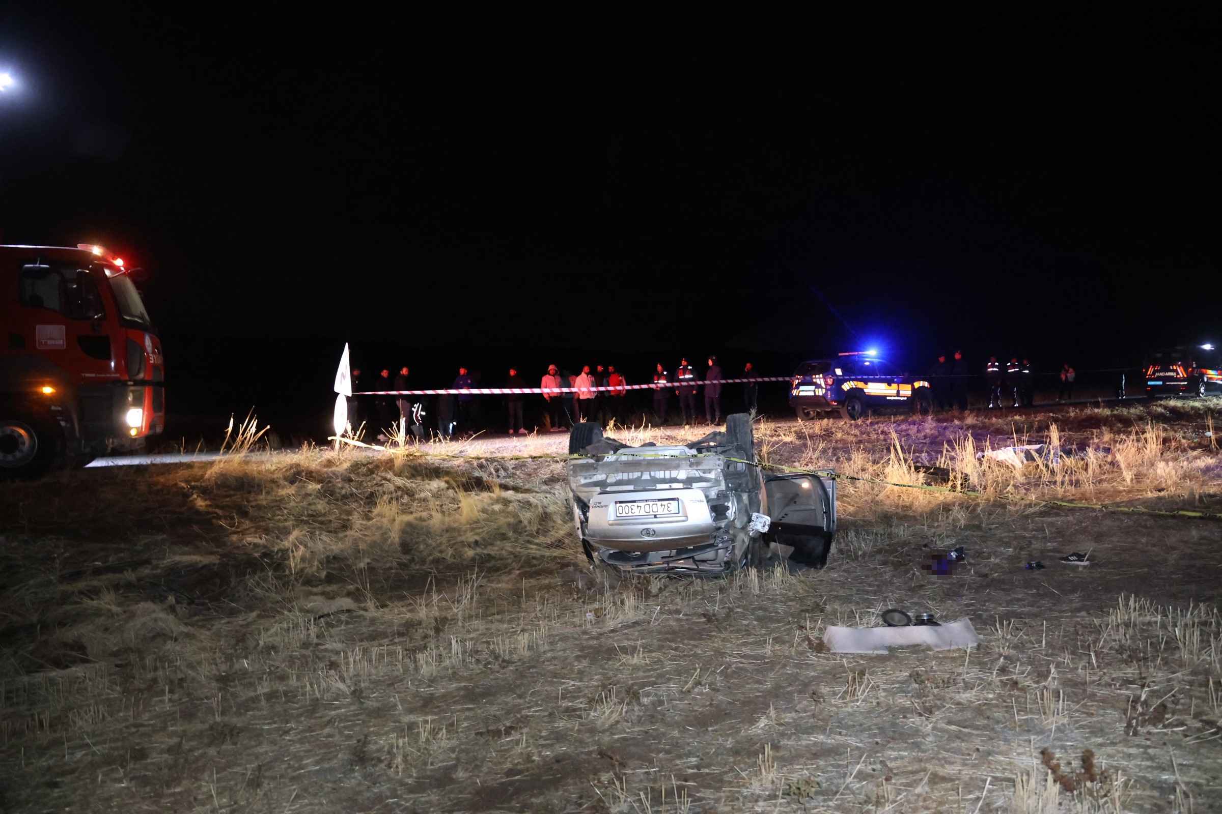 Gece Yarısı Feci Kaza Araç Tarlaya Uçtu, 2 Ölü (6)