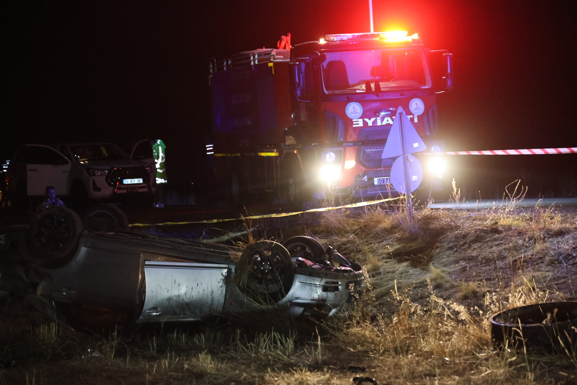 Gece Yarısı Feci Kaza Araç Tarlaya Uçtu, 2 Ölü (9)