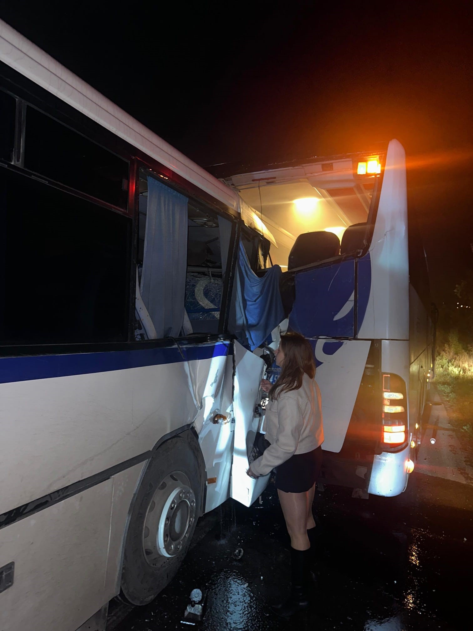 Gece Yarısı Korkunç Çarpışma! İki Otobüs Birbirine Girdi, 13 Yaralı (3)