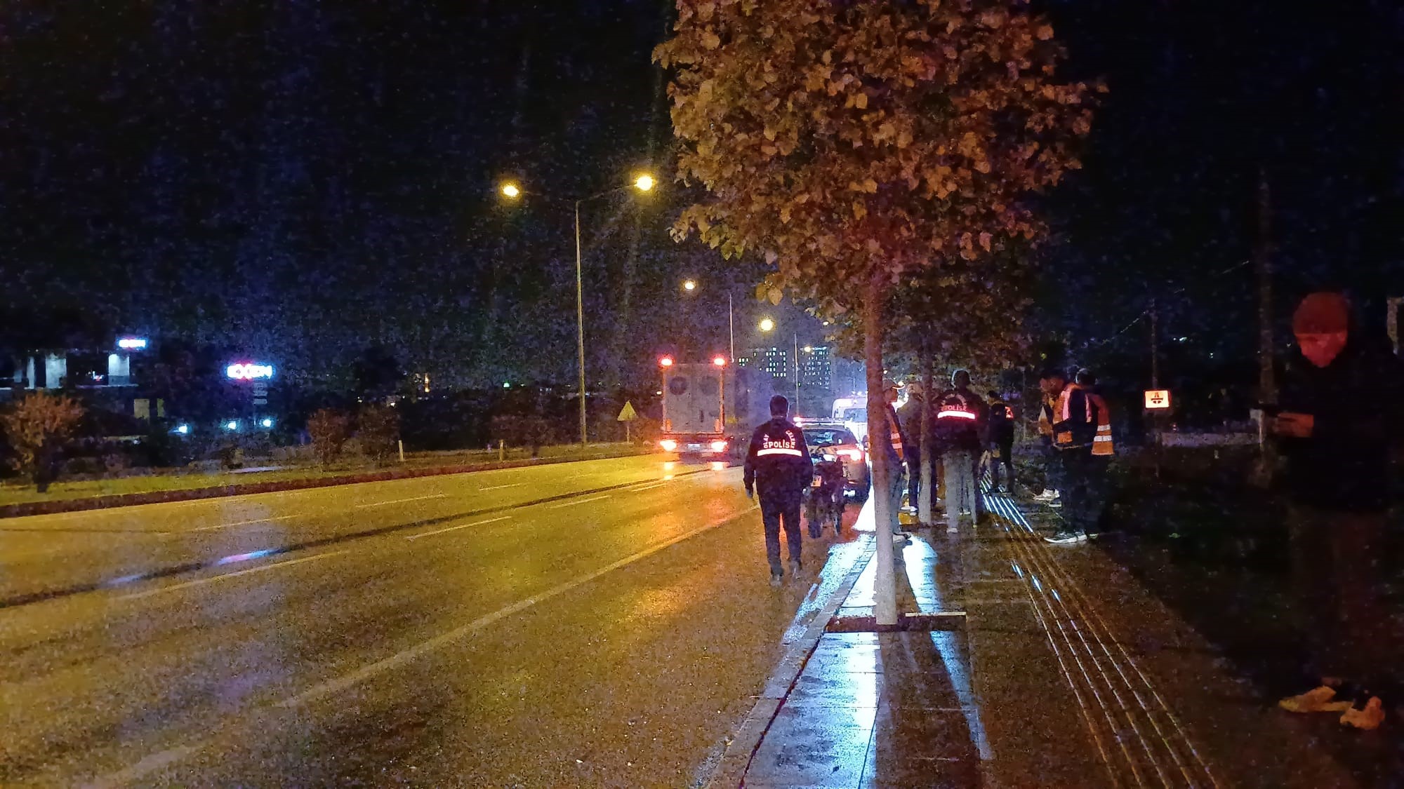 Genç Yaşta Acı Son! Demir Bariyerlere Çarpan Motosiklet Sürücüsü Öldü (2)