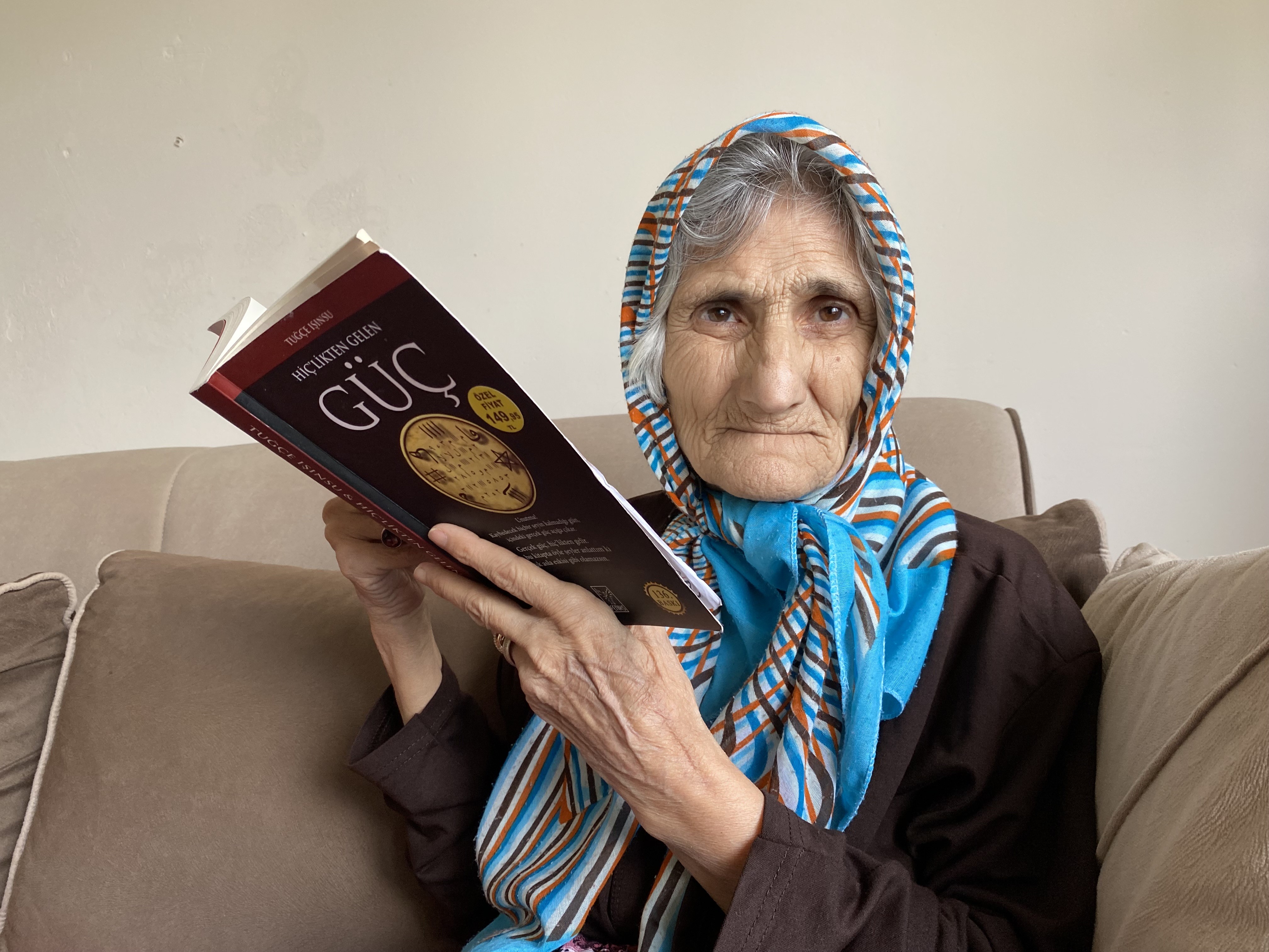 Gozleri Gormese De Umudu Goruyor Sema Kol Hayata Ilmek Ilmek Tutunuyor (2)