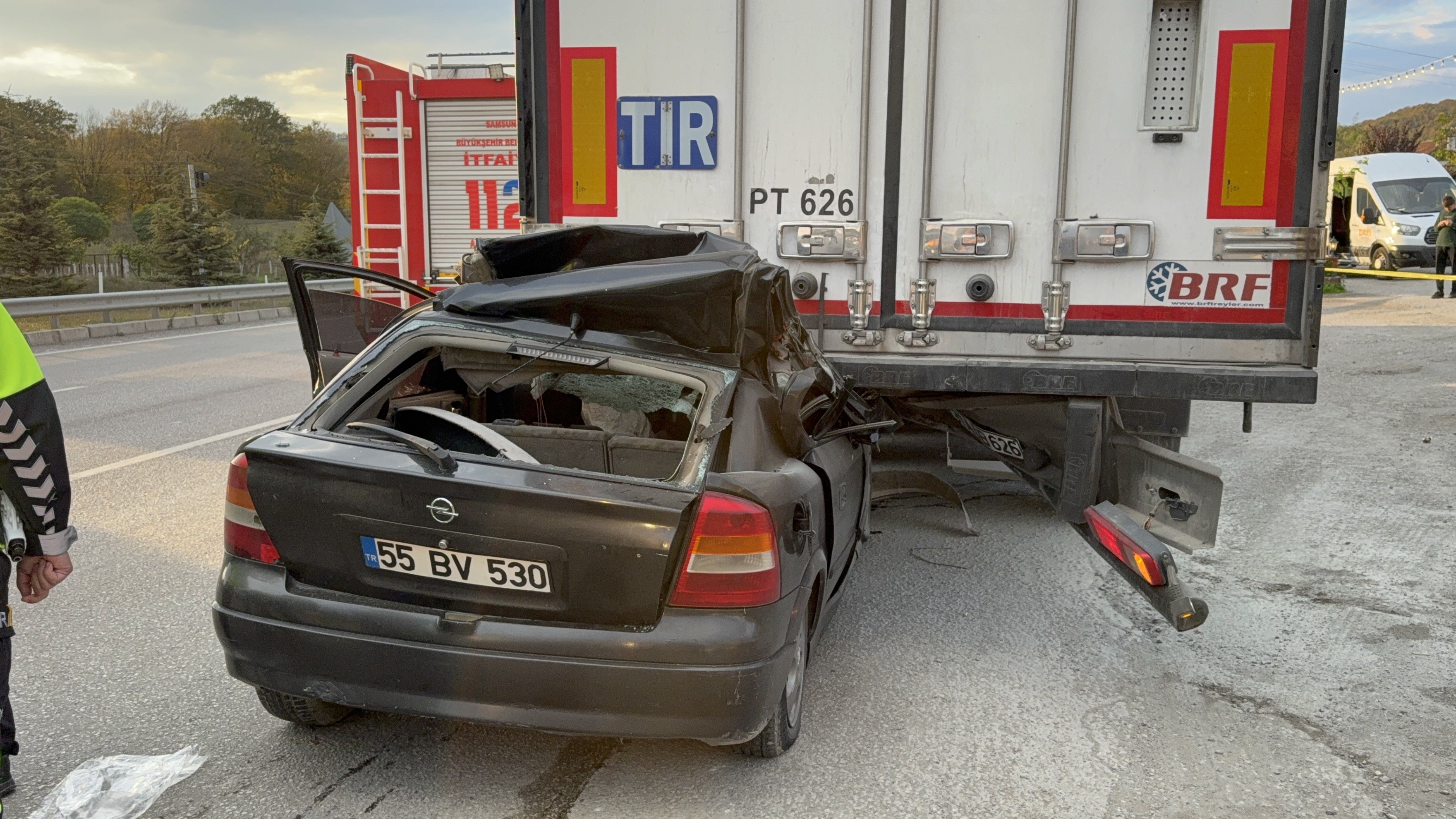 Güvenlik Kamerasına Yansıyan Feci Kaza Genç Sürücü Tırın Altında Can Verdi (10)-1