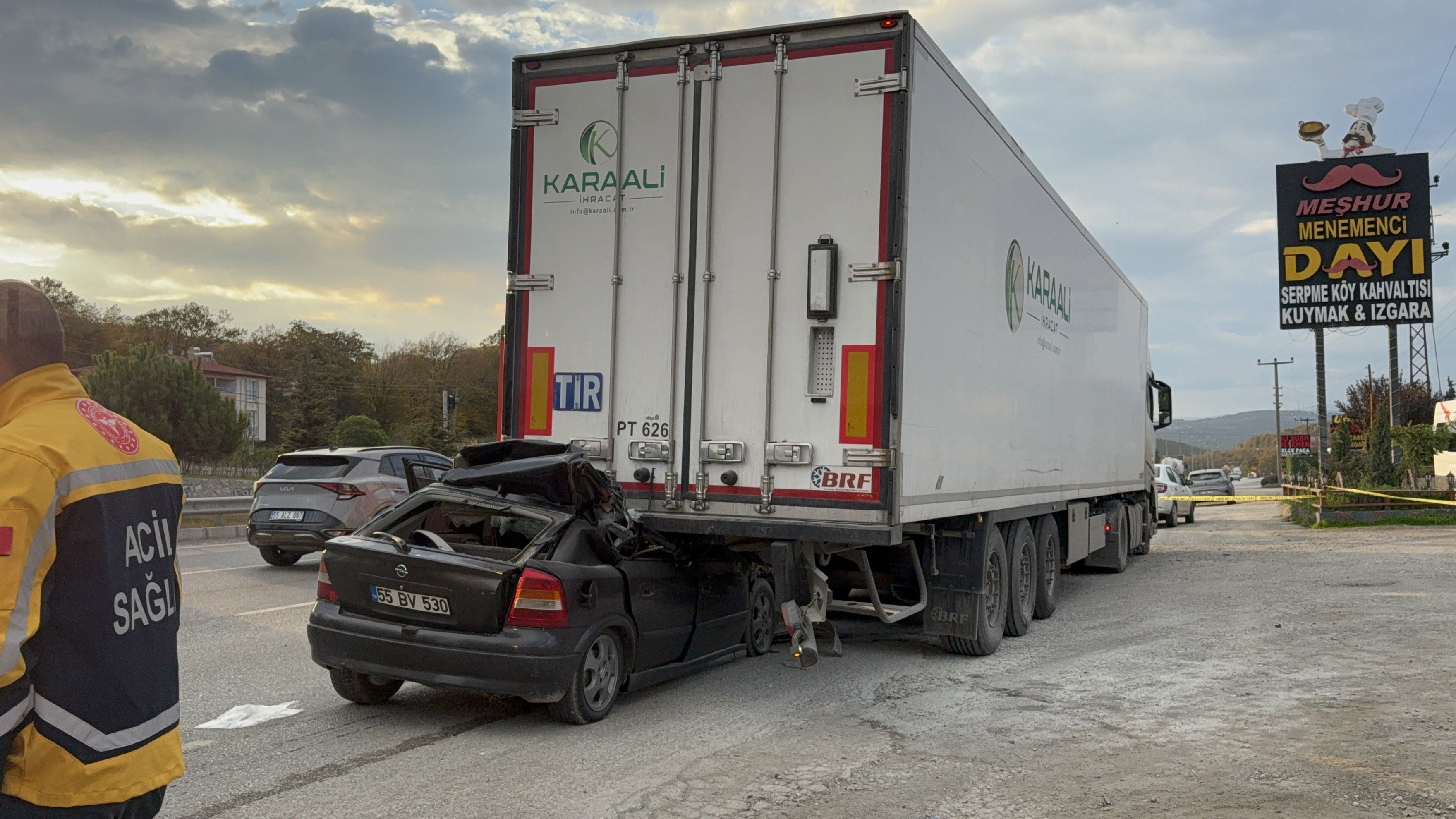 Güvenlik Kamerasına Yansıyan Feci Kaza Genç Sürücü Tırın Altında Can Verdi (5)