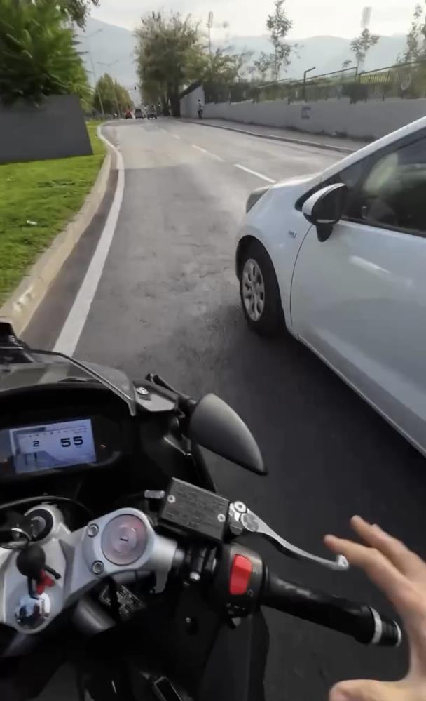 Hak Edene Hak Ettigini Vereceksin Sozleriyle Bakin Nasil Ofkesine Yenik Dustu Trafik O (4)