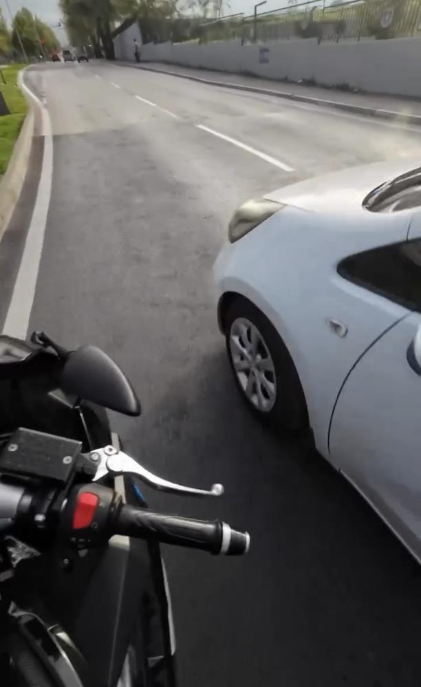 Hak Edene Hak Ettigini Vereceksin Sozleriyle Bakin Nasil Ofkesine Yenik Dustu Trafik O (5)