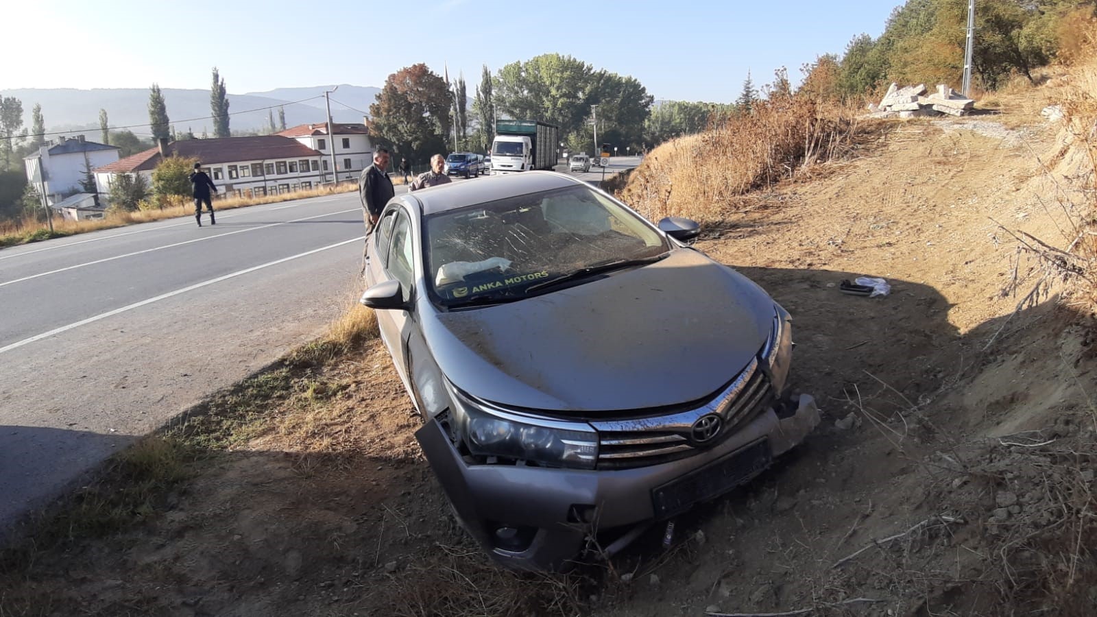 Hastaneye Giderken Ölüm! Araç Yamaca Çarptı, Yaşlı Kadın Hayatını Kaybetti (5)