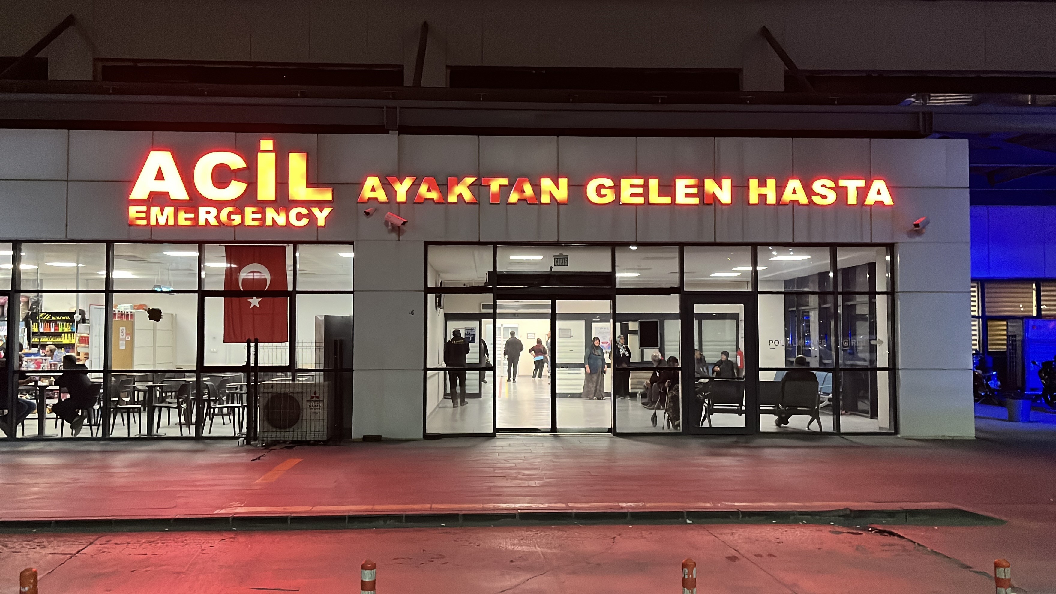 Husumet Kanlı Bitti Sırtından Bıçaklanan 18 Yaşındaki Genç Kurtarılamadı (2)