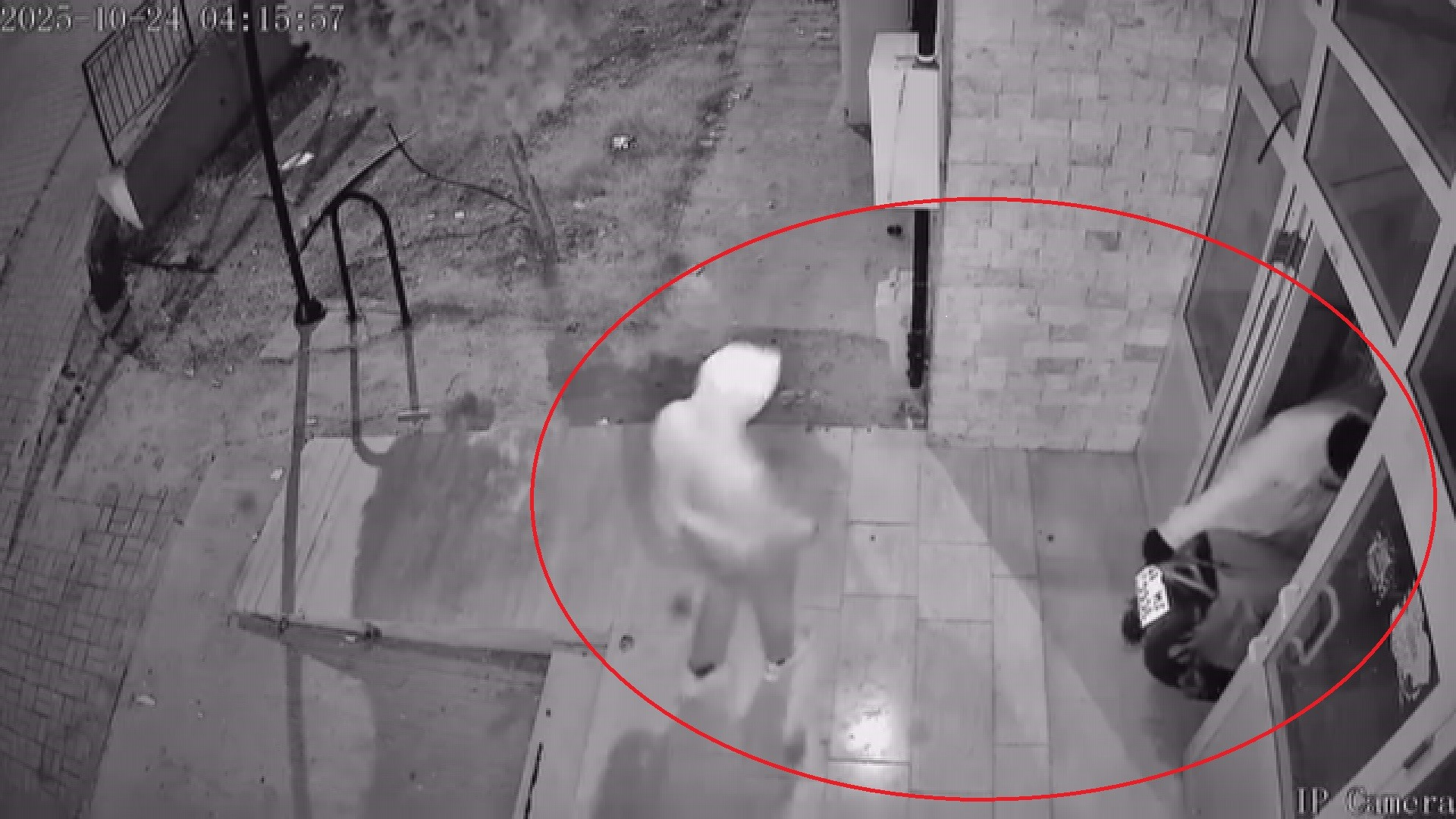 Iceri Girip Motosikleti Aldilar Hicbir Sey Olmamis Gibi Uzaklastilar O Anlar Kamerada (3)