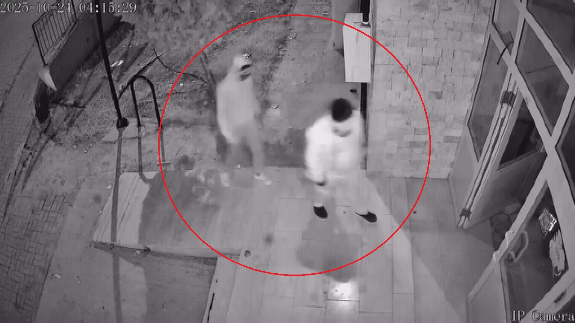 Iceri Girip Motosikleti Aldilar Hicbir Sey Olmamis Gibi Uzaklastilar O Anlar Kamerada (4)