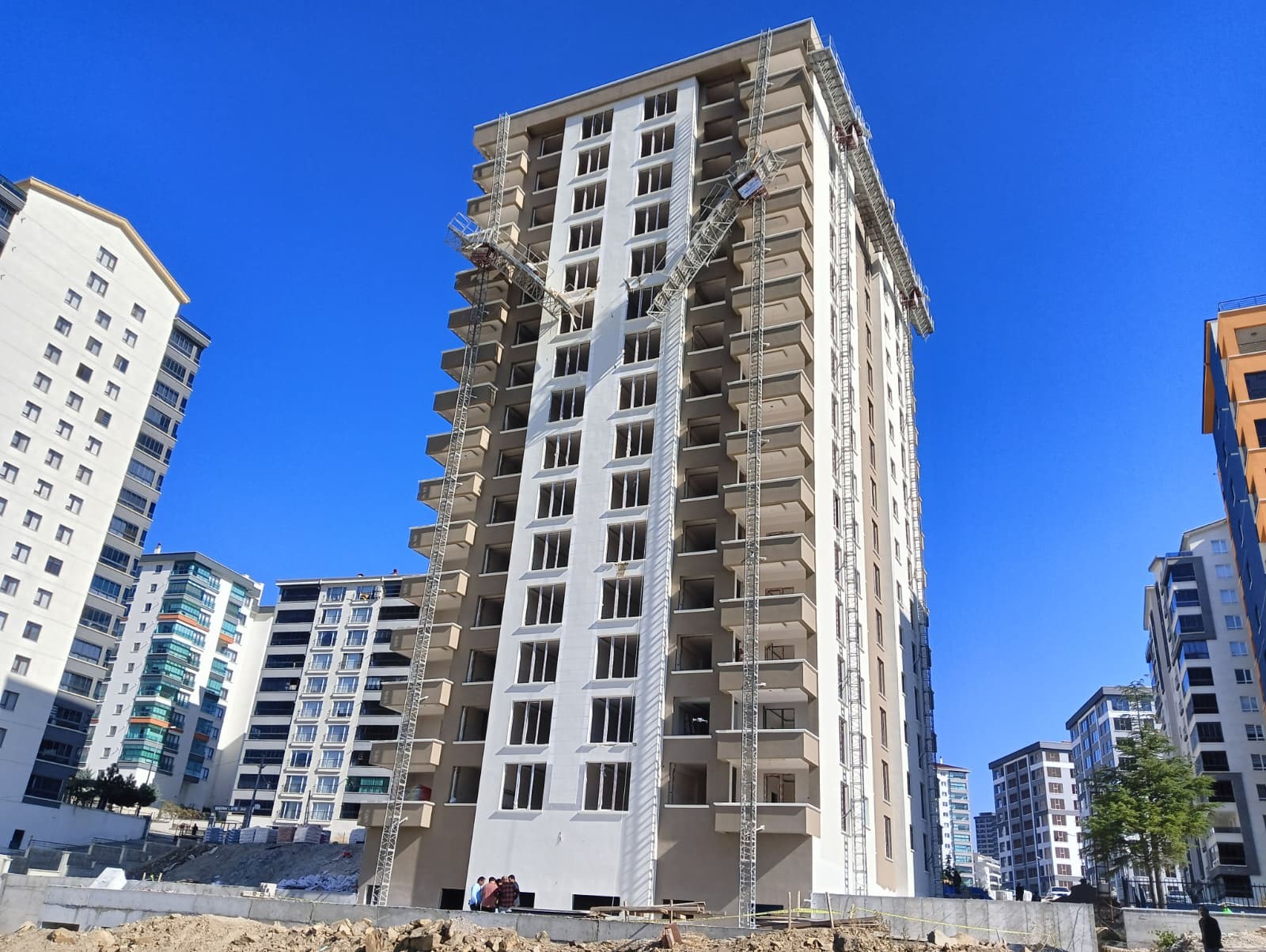 İnşaat Şantiyesinde Felaket Yük Asansörü Parçalandı, Iki Işçi Hayatını Kaybetti (3)