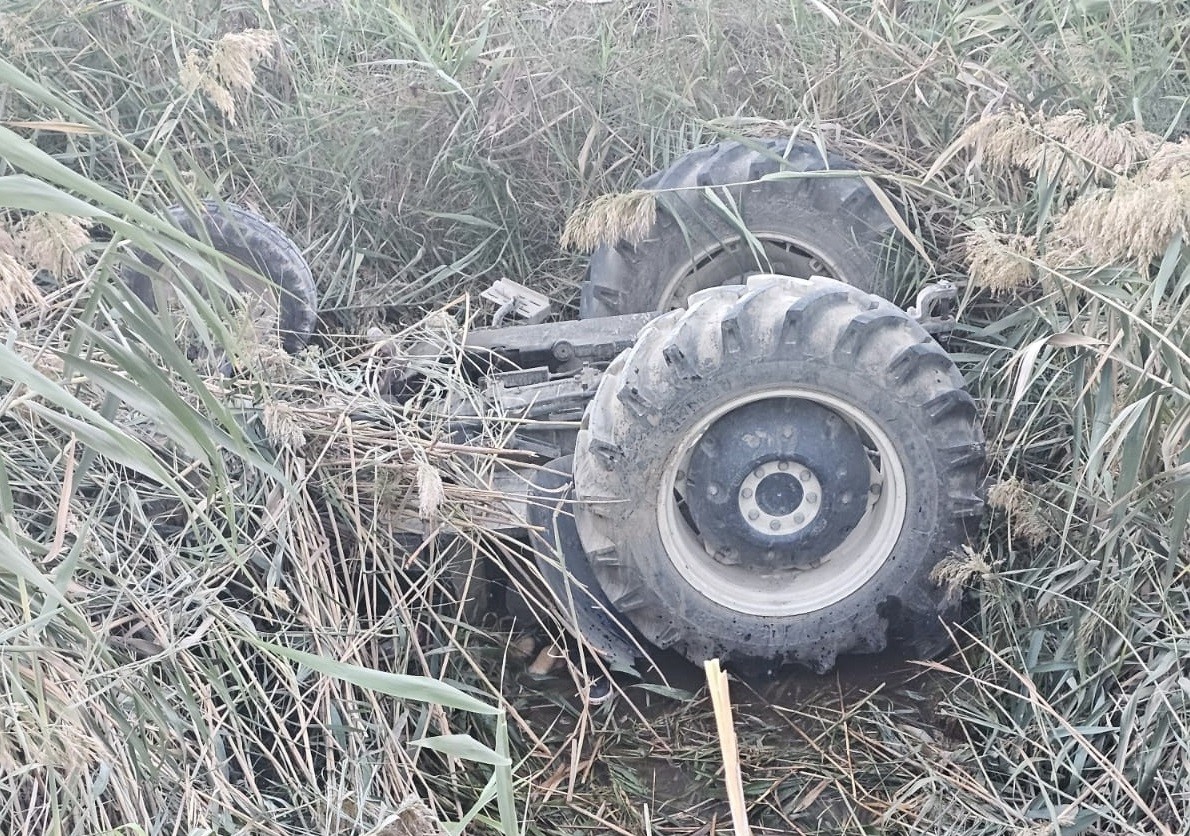 İzinsiz Aldığı Traktörle Son Yolculuğuna Çıktı! Devrilen Traktörün Altında Kalarak Can Verdi (2)