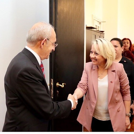 İzmir’de Feci Kaza Chp Kadın Kolları Yöneticisinin Çarptığı Çocuk Kurtarılamadı (3)