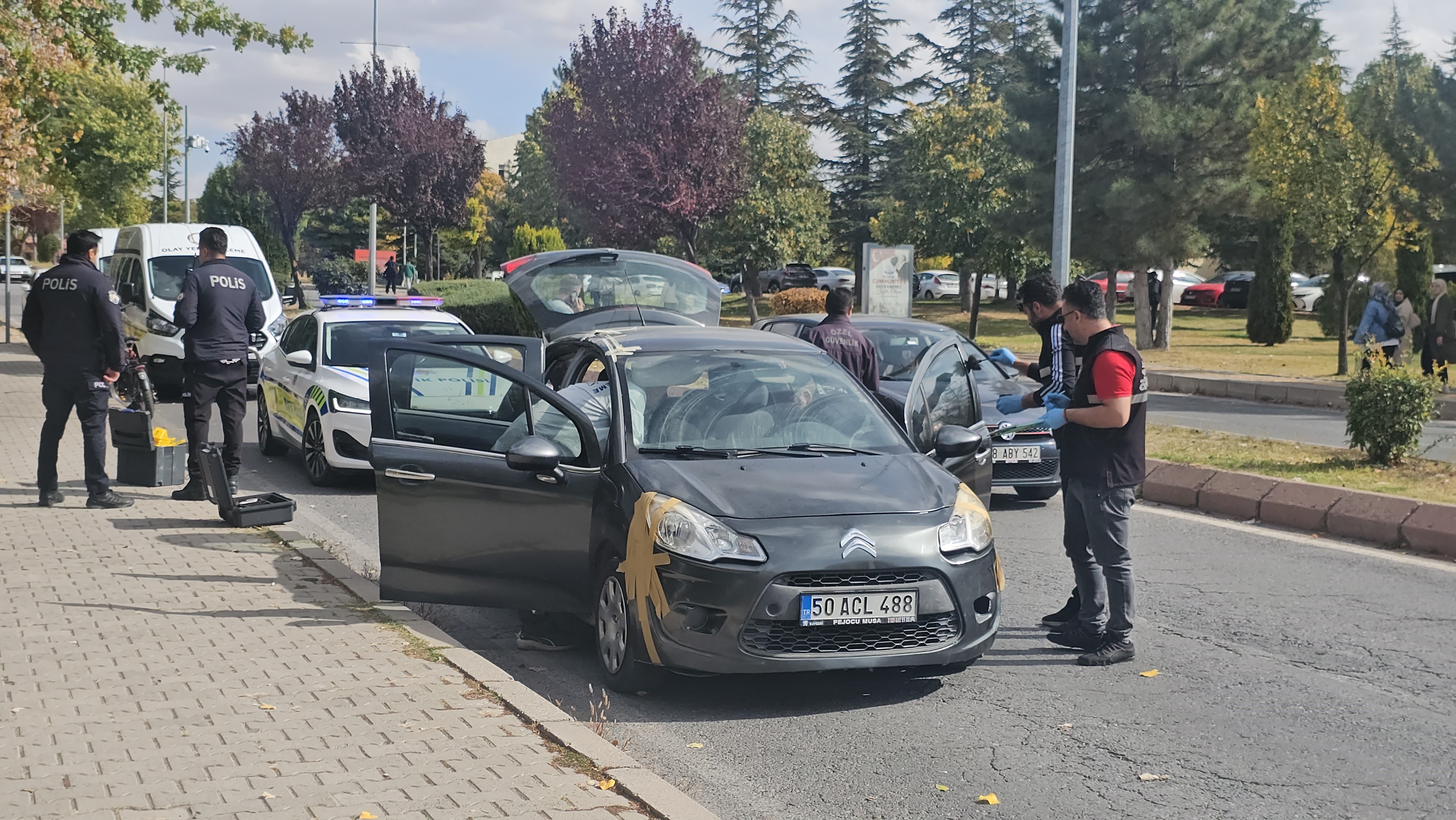 Kampüs Önünde Kadın Cinayeti 3 Çocuk Annesi, Eski Eşi Tarafından Öldürüldü (3)
