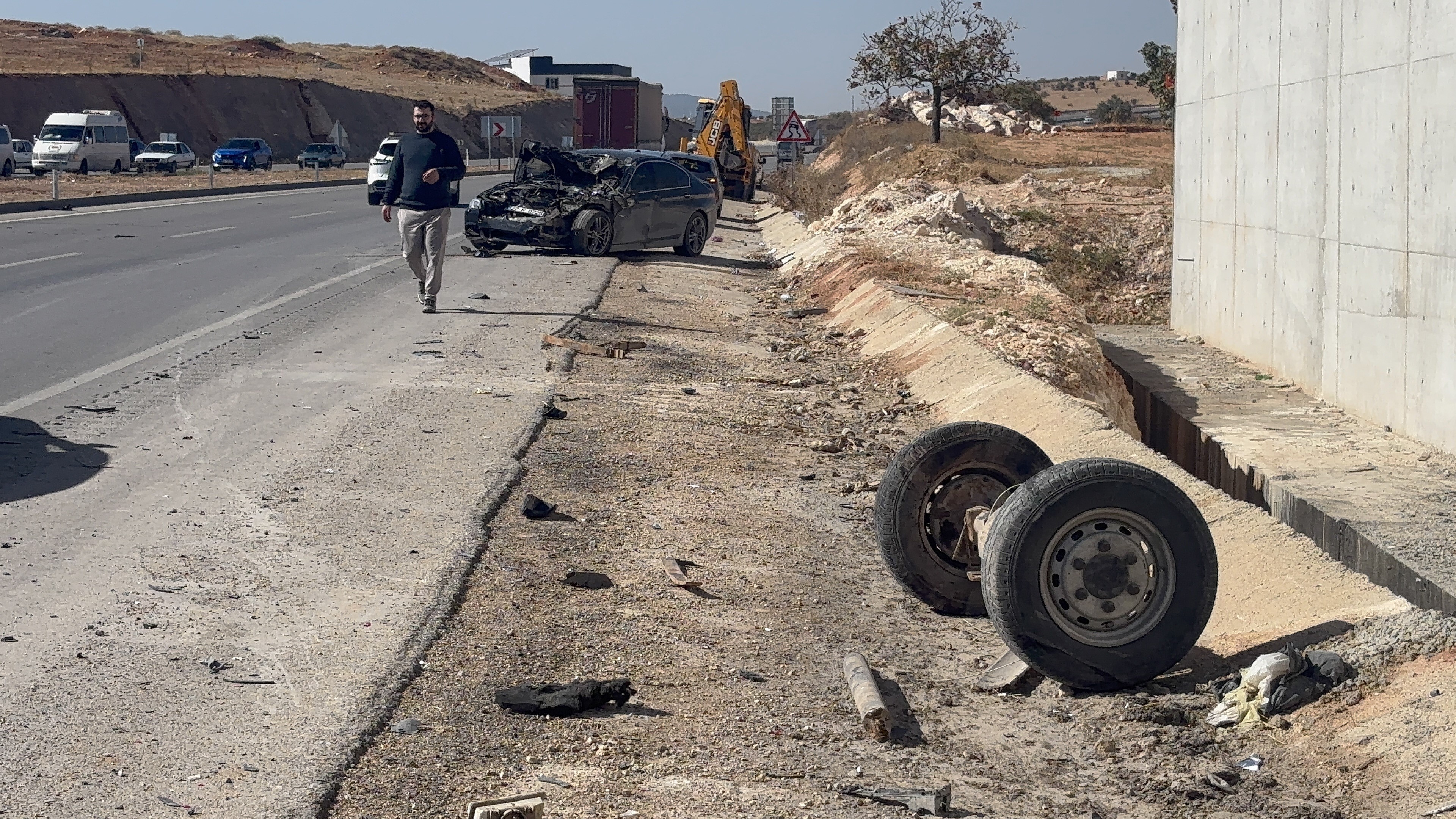 Kamyonet Havalandı, Sürücüsü Araçtan Fırladı! 44 Yaşındaki Adam Feci Şekilde Hayatını Kaybetti (5)