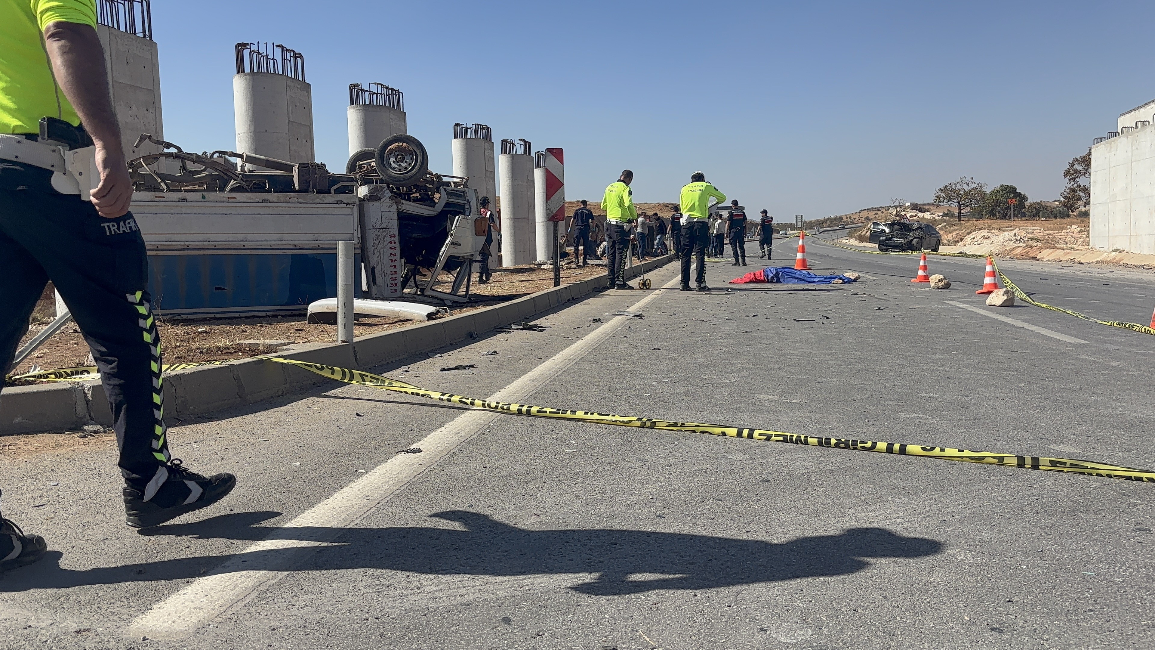 Kamyonet Havalandı, Sürücüsü Araçtan Fırladı! 44 Yaşındaki Adam Feci Şekilde Hayatını Kaybetti (6)