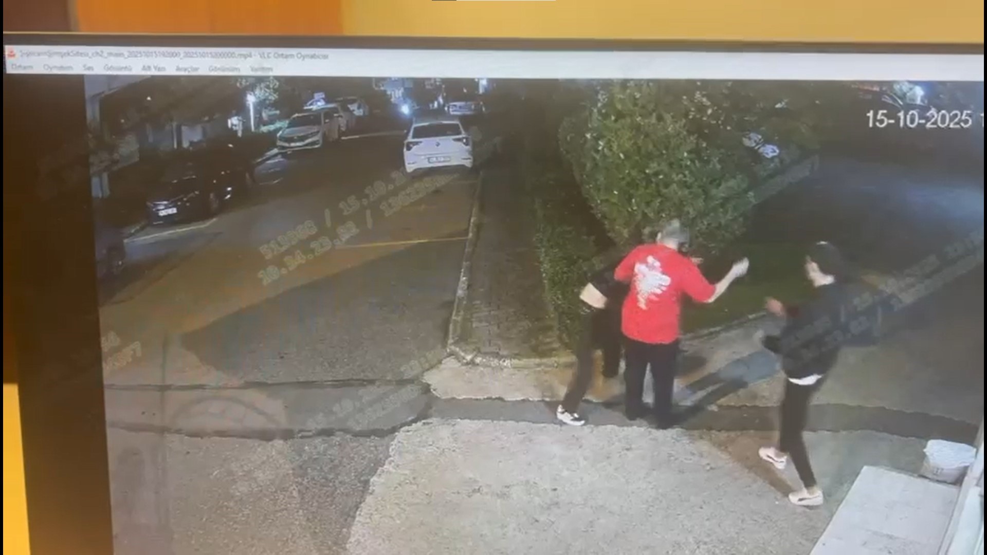 Kan Donduran Anların Görüntüsü Ortaya Çıktı! Eski Sevgilisini Boğazından Ve Göğsünden Bıçakladı! (2)