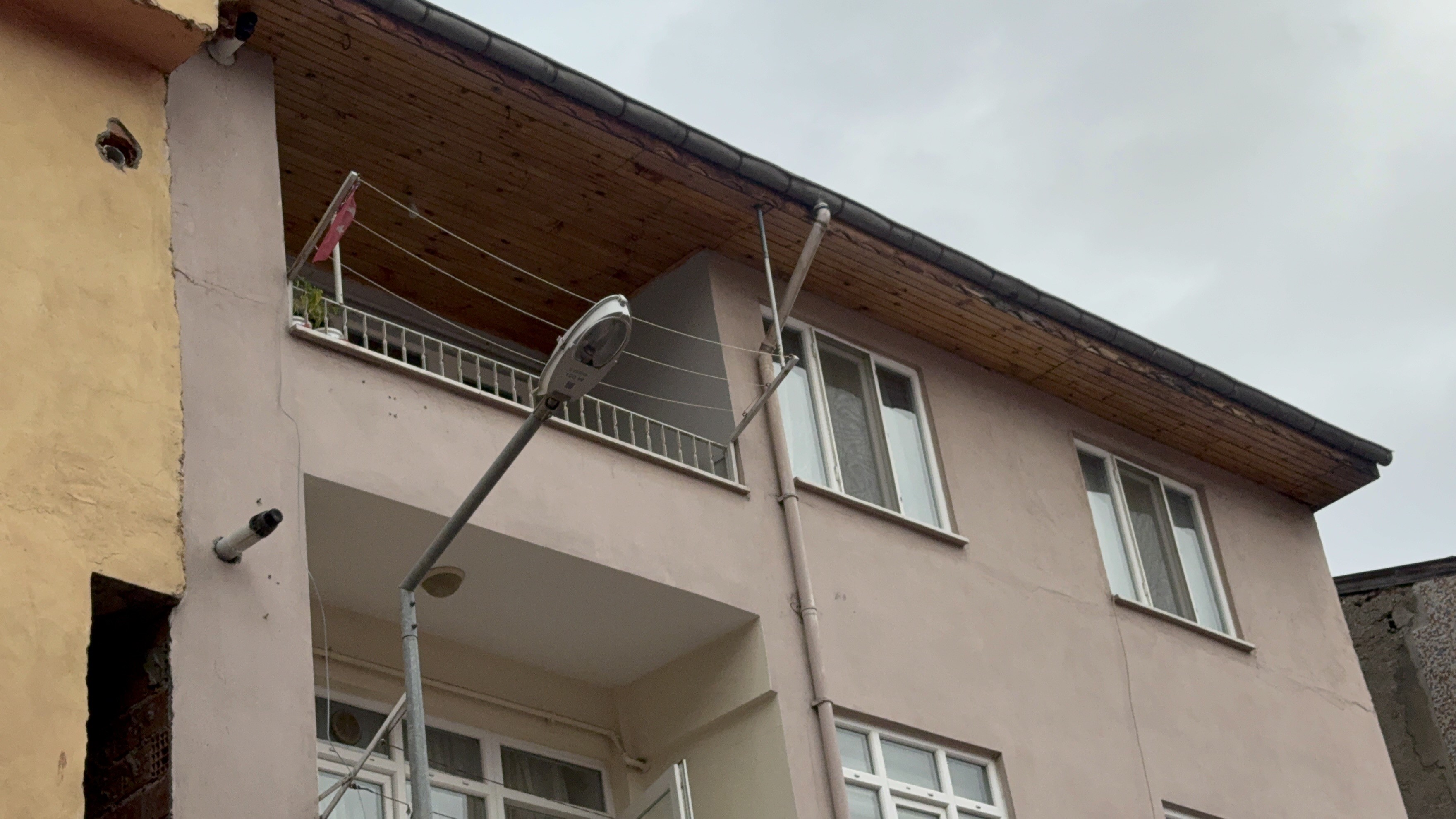 Kan Donduran Olay Evde Doğurdu, Poşete Koyup Çöpe Attı (4)