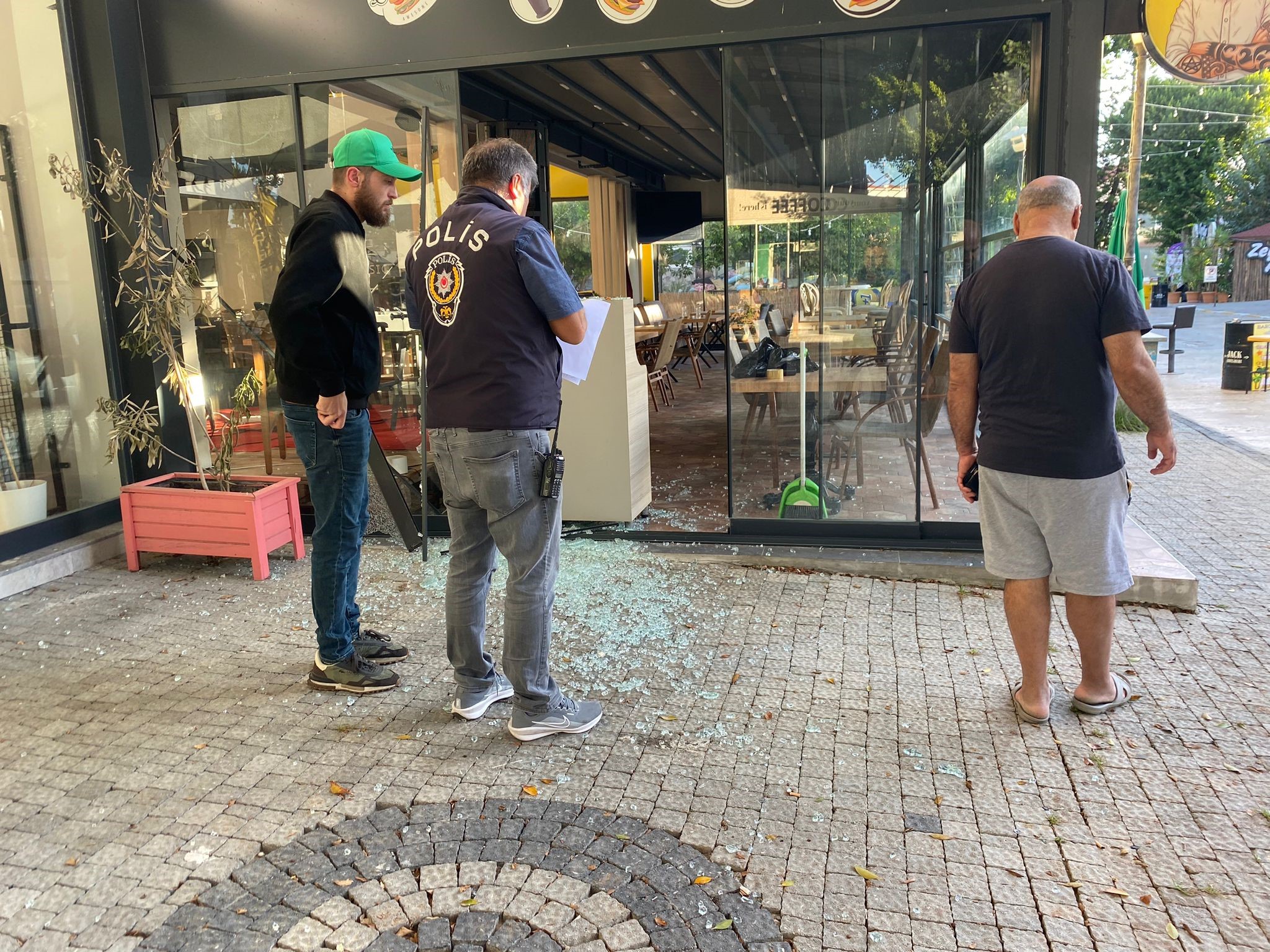 Kanlı Hesaplaşma Emlak Ofisinde Çıkan Kavgada 2 Kişi Hayatını Kaybetti (9)