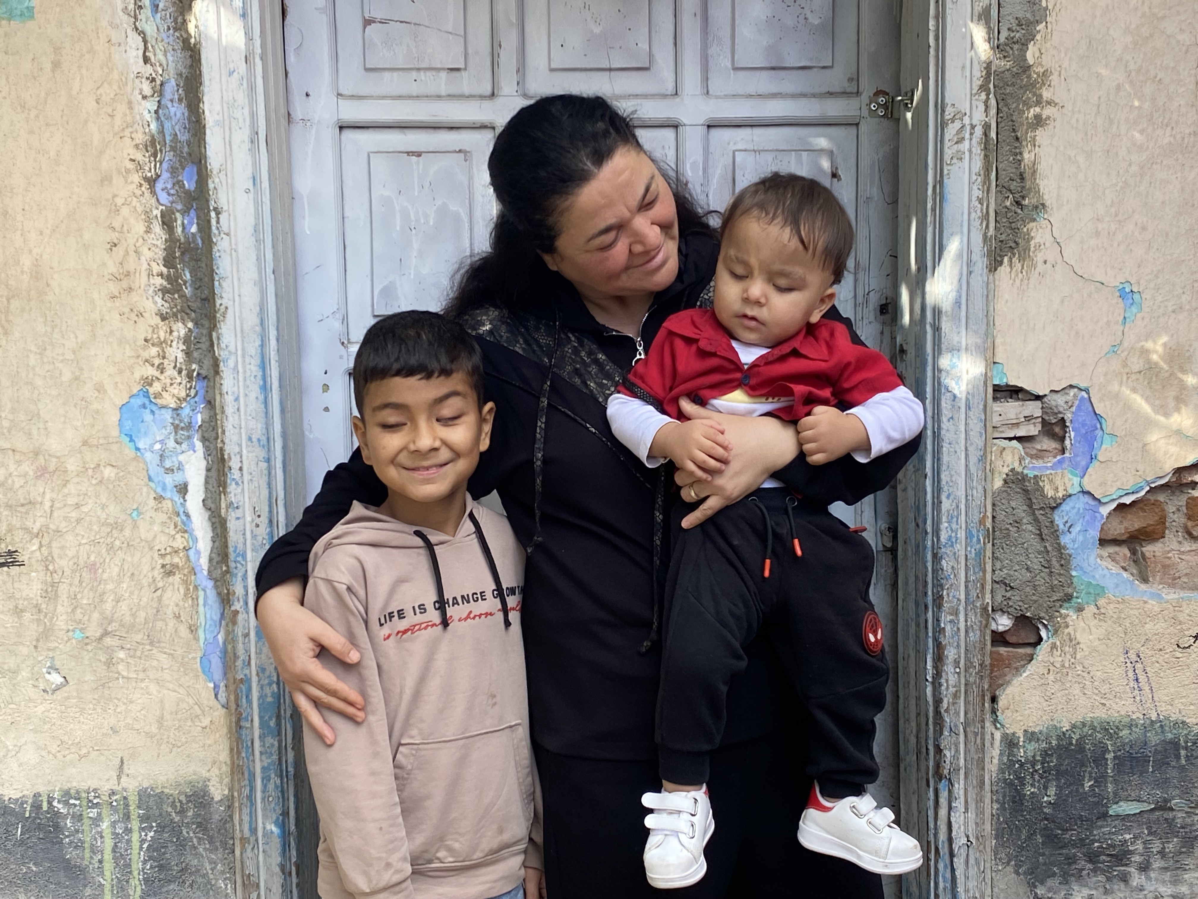 Kardeşlerin Mucizevi Dönüşü Görme Engelini Aşıp Yeni Bir Hayata Başladılar (2)