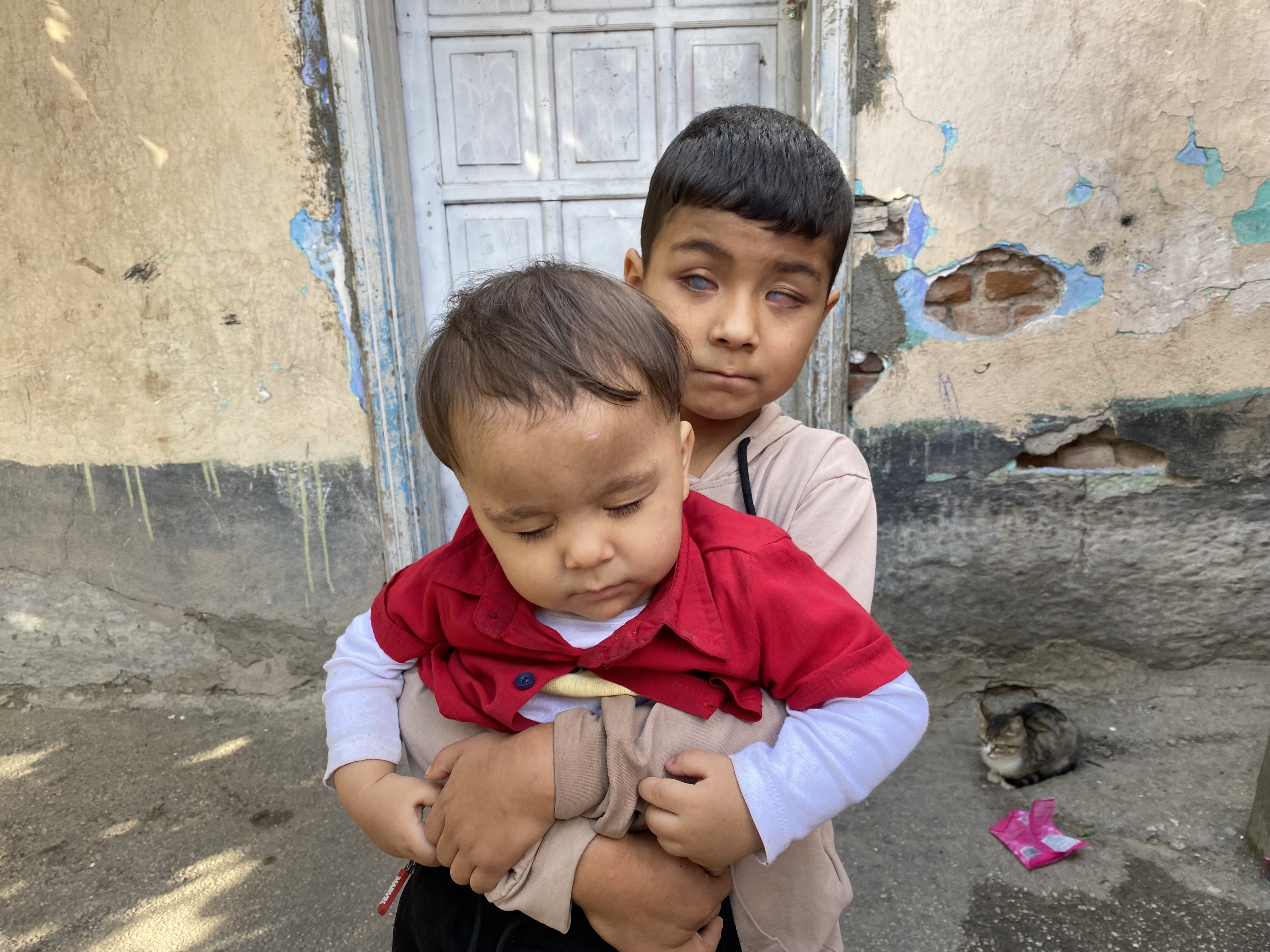 Kardeşlerin Mucizevi Dönüşü Görme Engelini Aşıp Yeni Bir Hayata Başladılar (4)