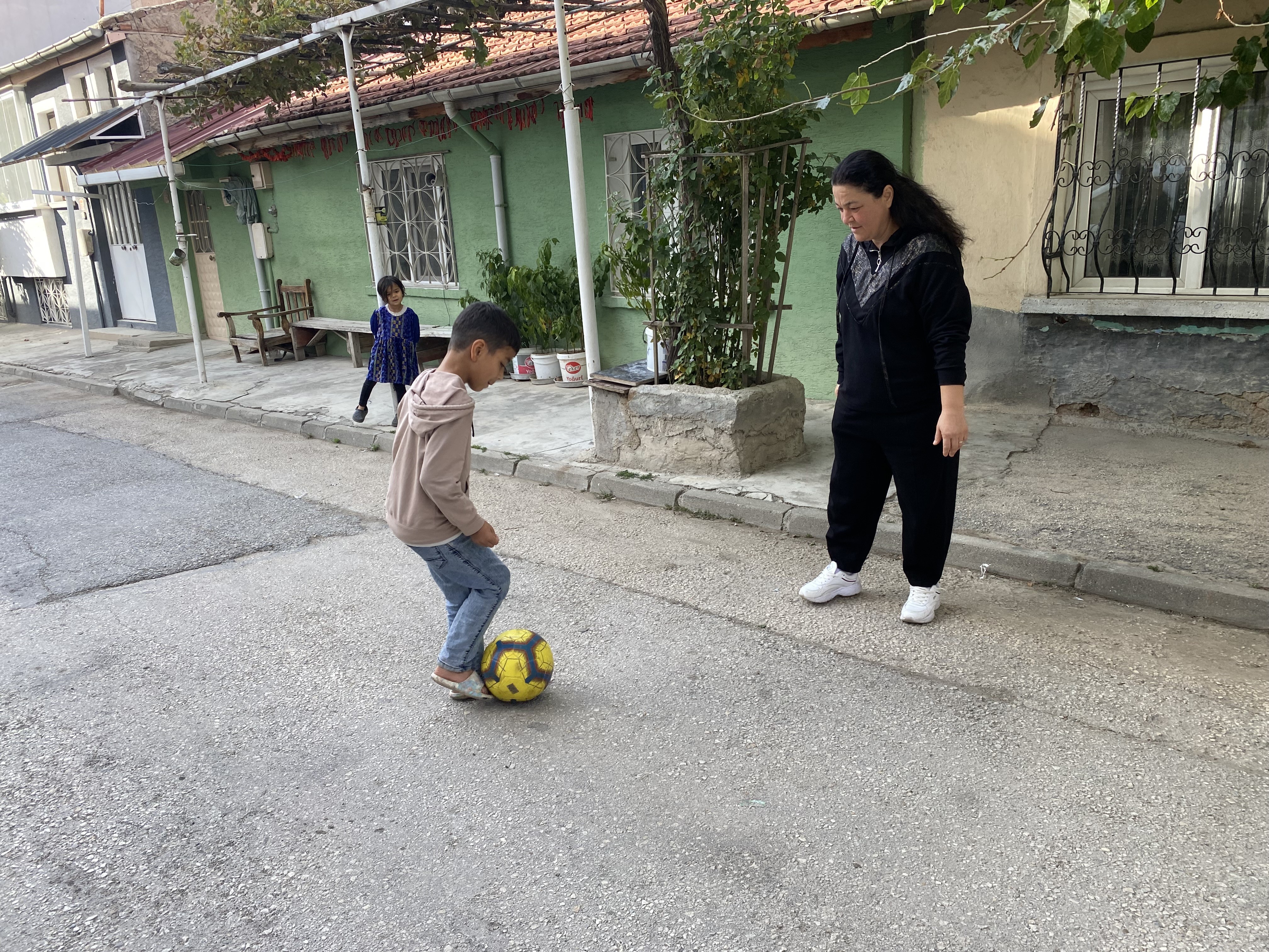 Kardeşlerin Mucizevi Dönüşü Görme Engelini Aşıp Yeni Bir Hayata Başladılar (7)