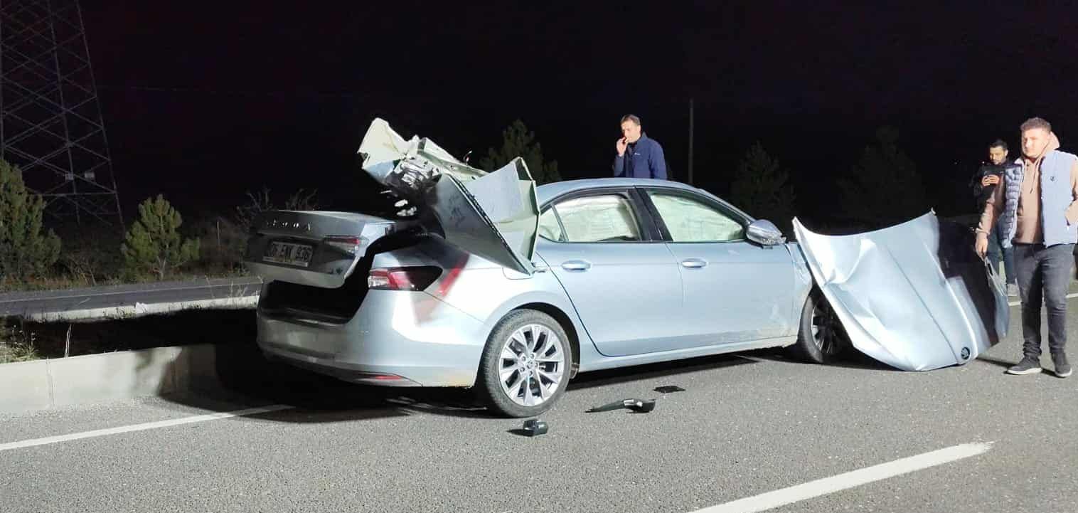 Kavşakta Bekleyen Kamyonete Çarptı Genç Müdür Olay Yerinde Hayatını Kaybetti (4)