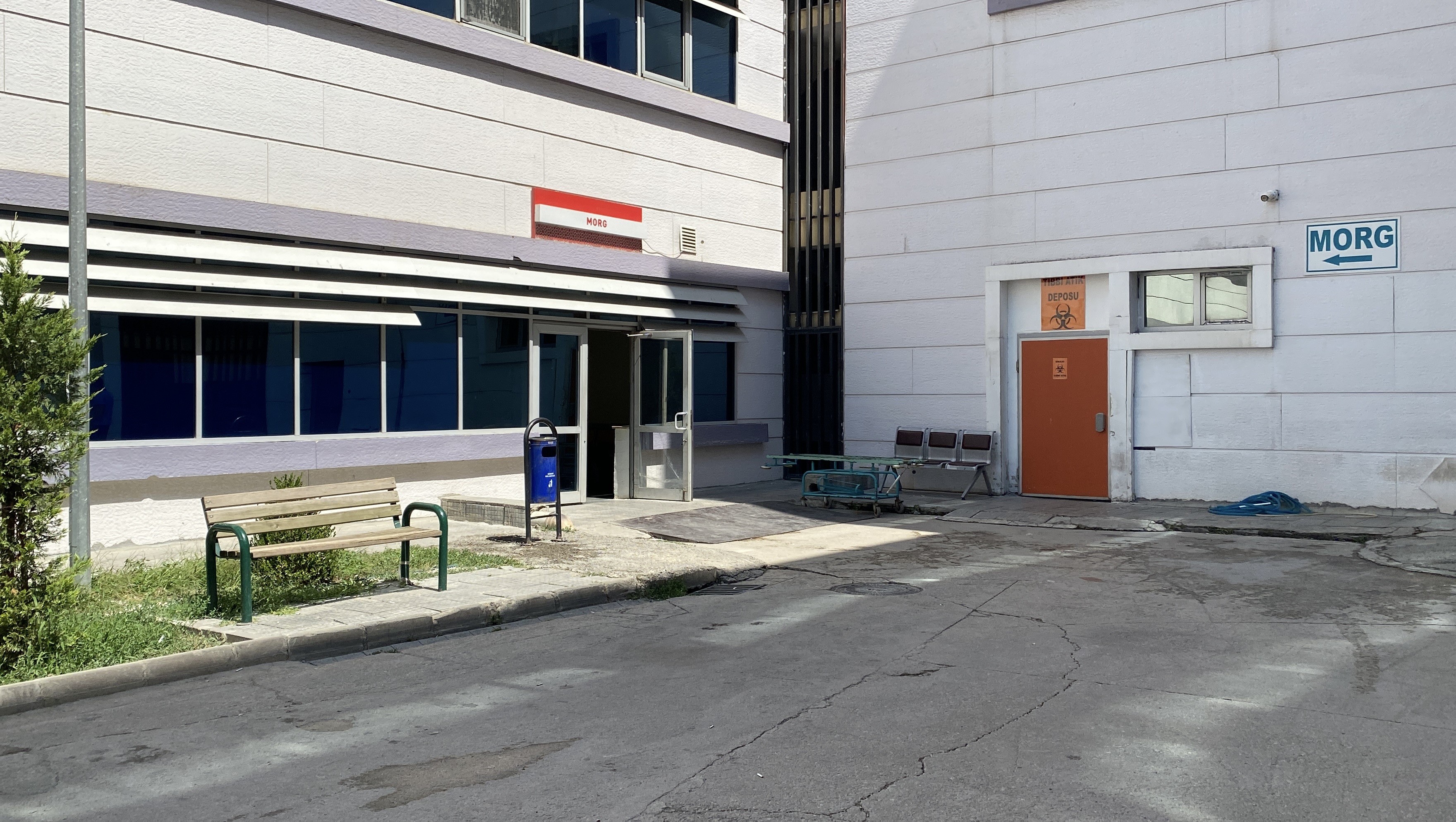 Kendi Çağırdığı Ambulansla Hastaneye Kaldırıldı… Alkol Ve Uyuşturucu Karışımı Canını Aldı (4)