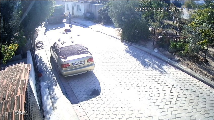 Kendi Evinin Önünde Feci Son Yaşlı Kadın Çöp Kamyonunun Altında Can Verdi (5)