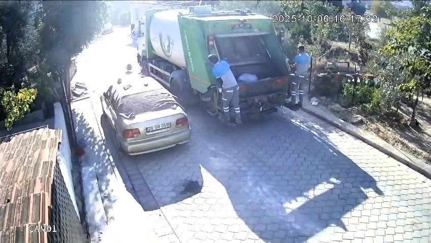 Kendi Evinin Önünde Feci Son Yaşlı Kadın Çöp Kamyonunun Altında Can Verdi (6)