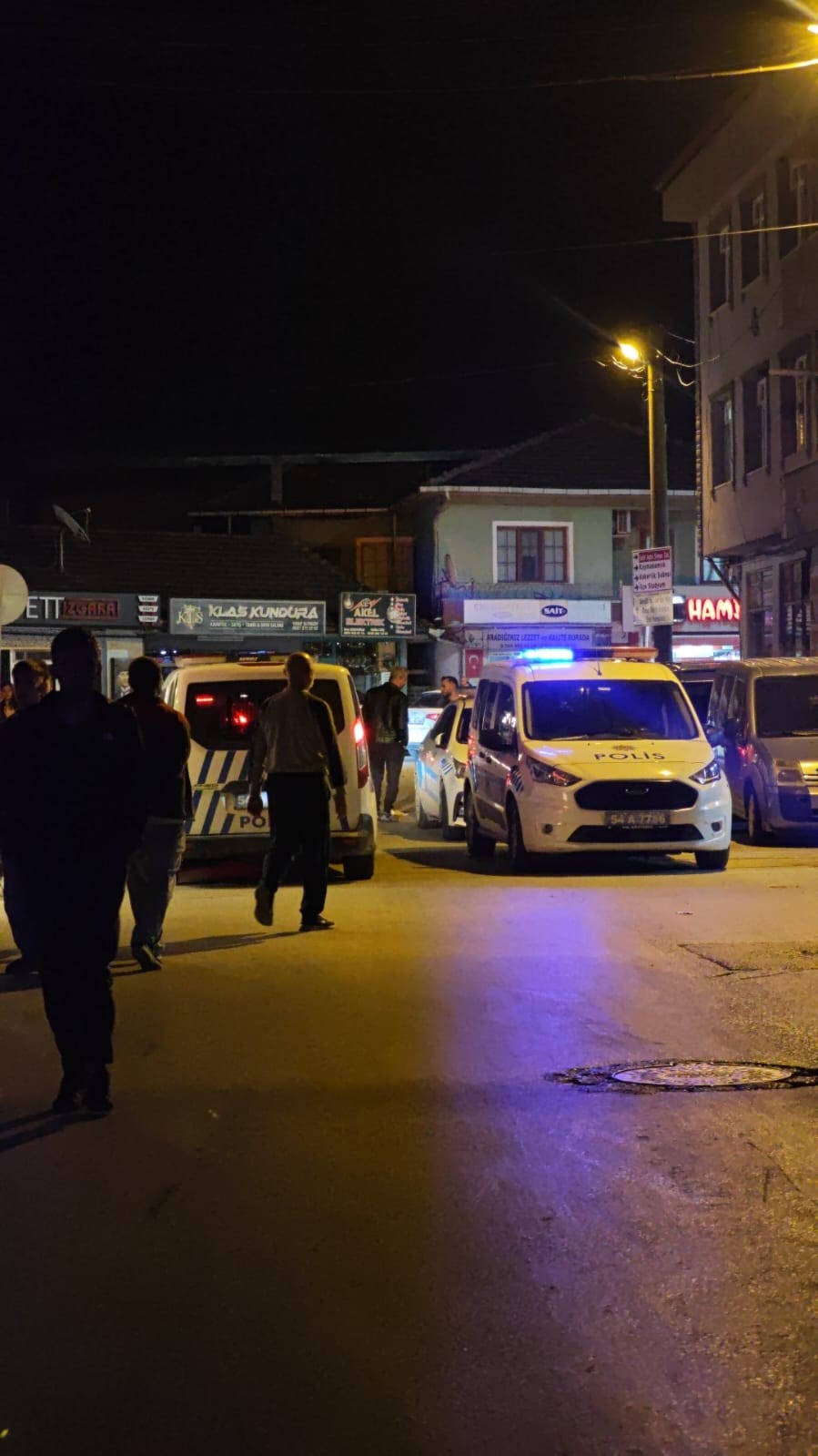 Kız Yüzünden Çıkan Tartışma Bıçaklı Saldırıya Dönüştü 16 Yaşındaki Genç Ölümle Pençeleşiyor (1)-2