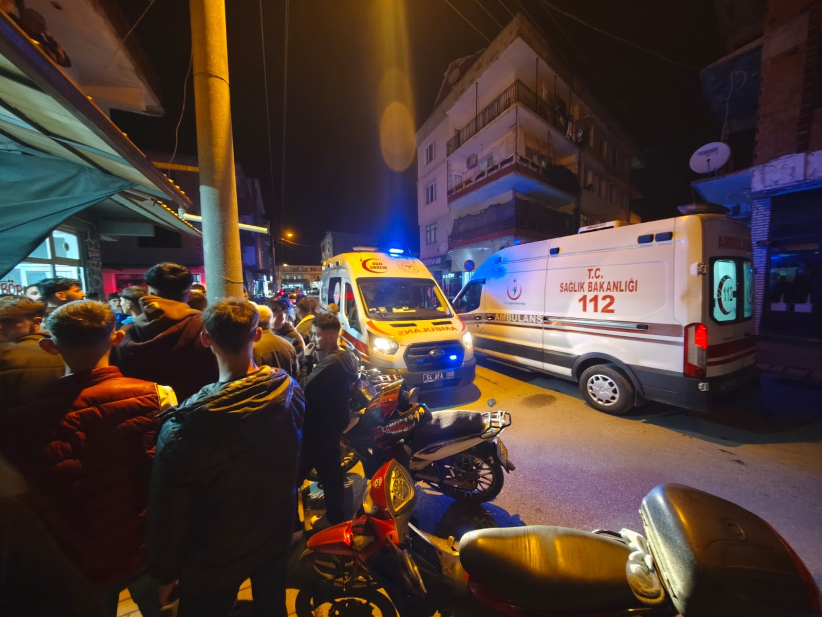 Kız Yüzünden Çıkan Tartışma Bıçaklı Saldırıya Dönüştü 16 Yaşındaki Genç Ölümle Pençeleşiyor (5)