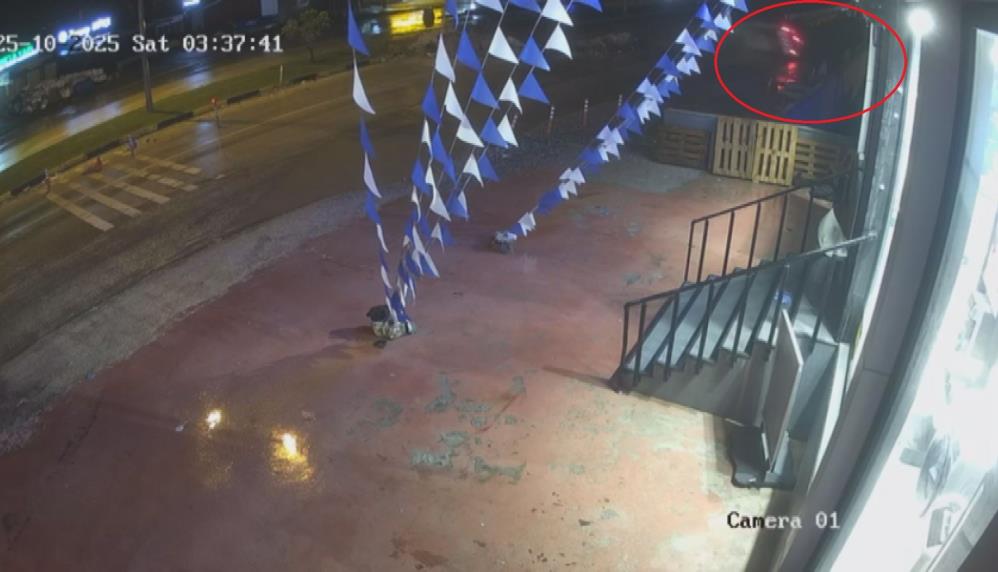 Kontrolden Cikan Arac Yol Kenarina Uctu Kaza Saniye Saniye Kamerada (2)