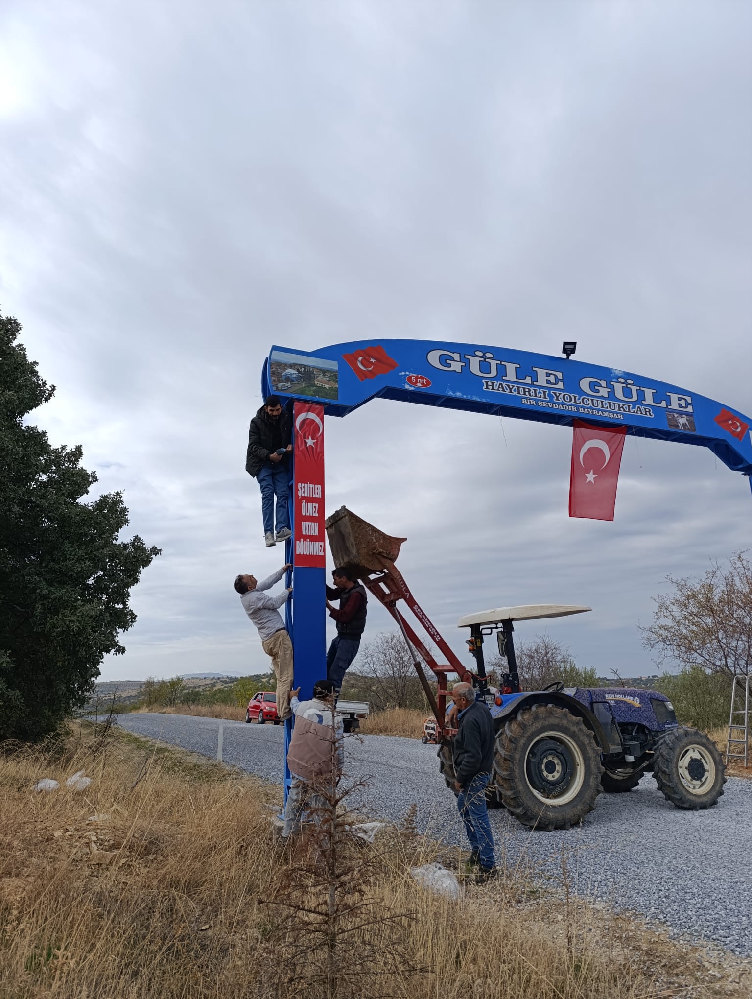 Kulada Duygulandiran Vefa Sehit Yucel Yesilin Anisi Yasatiliyor (1)